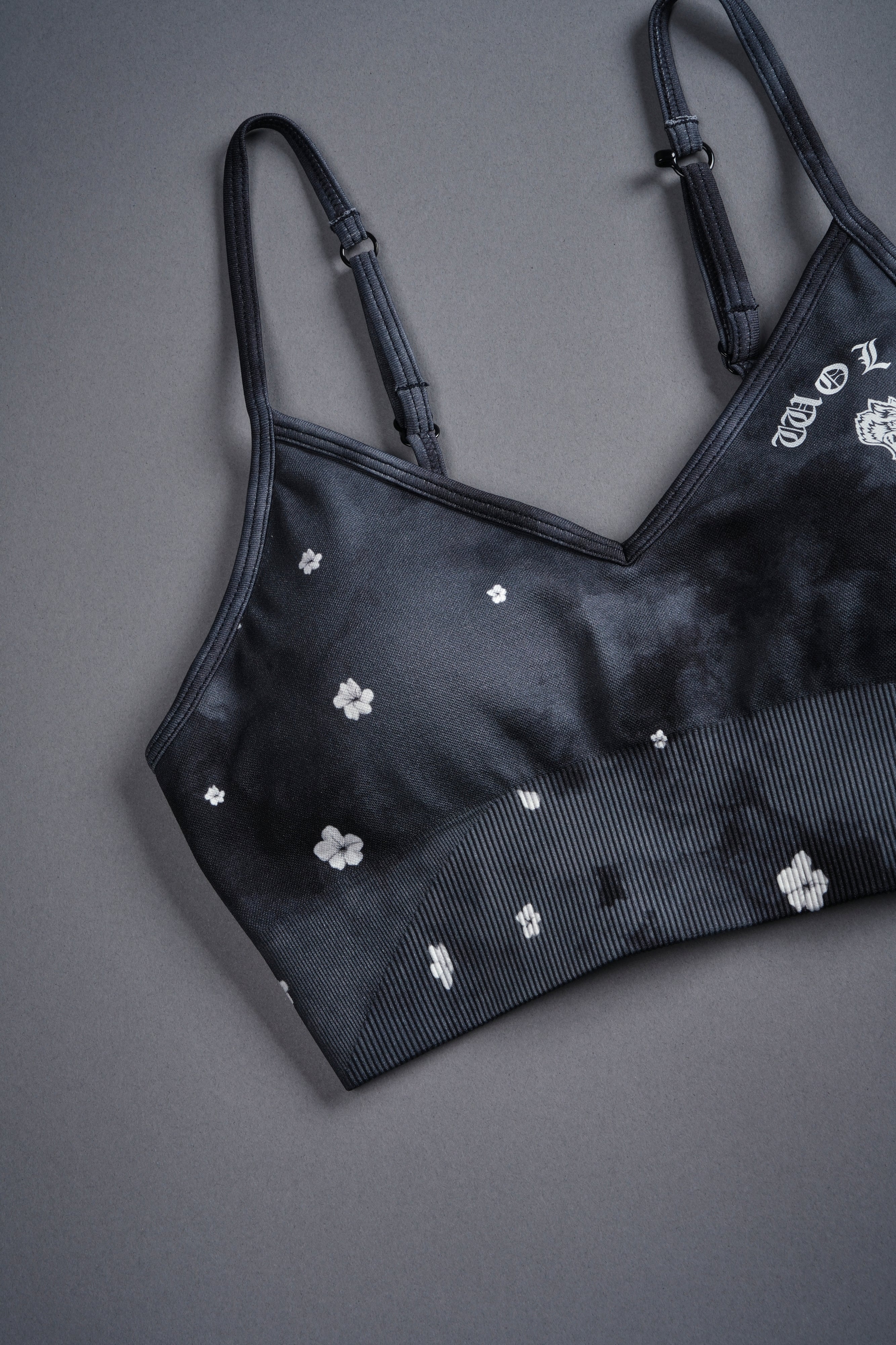 Chopper V2 "Everson Seamless" Sports Bra in Black Cherry Ghost Clouds - Image 8