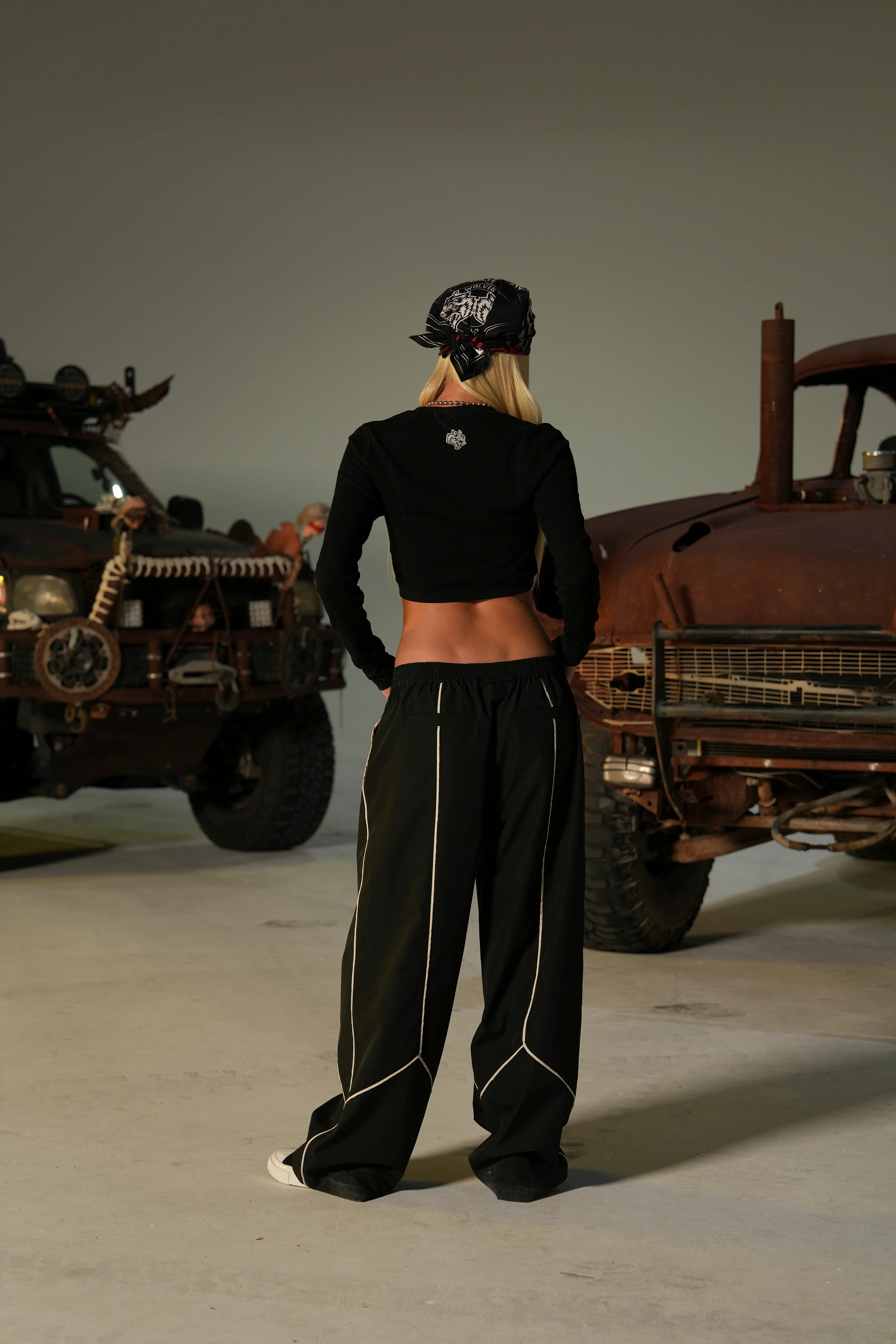 Conquer Cropped Thermal LS in Black - Image 8