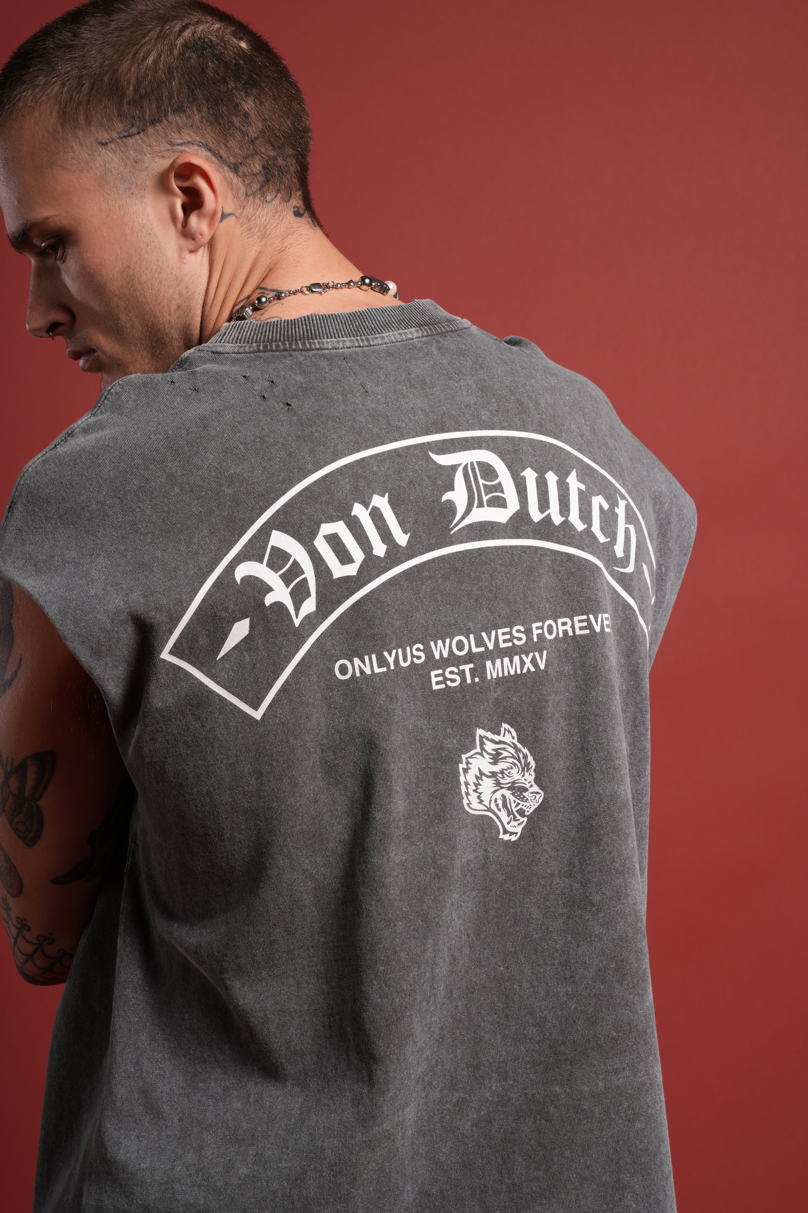 Darc Covenant Distressed Grunge Mid-Length Raw Hem Muscle Tee in Wolf Gray - Image 12