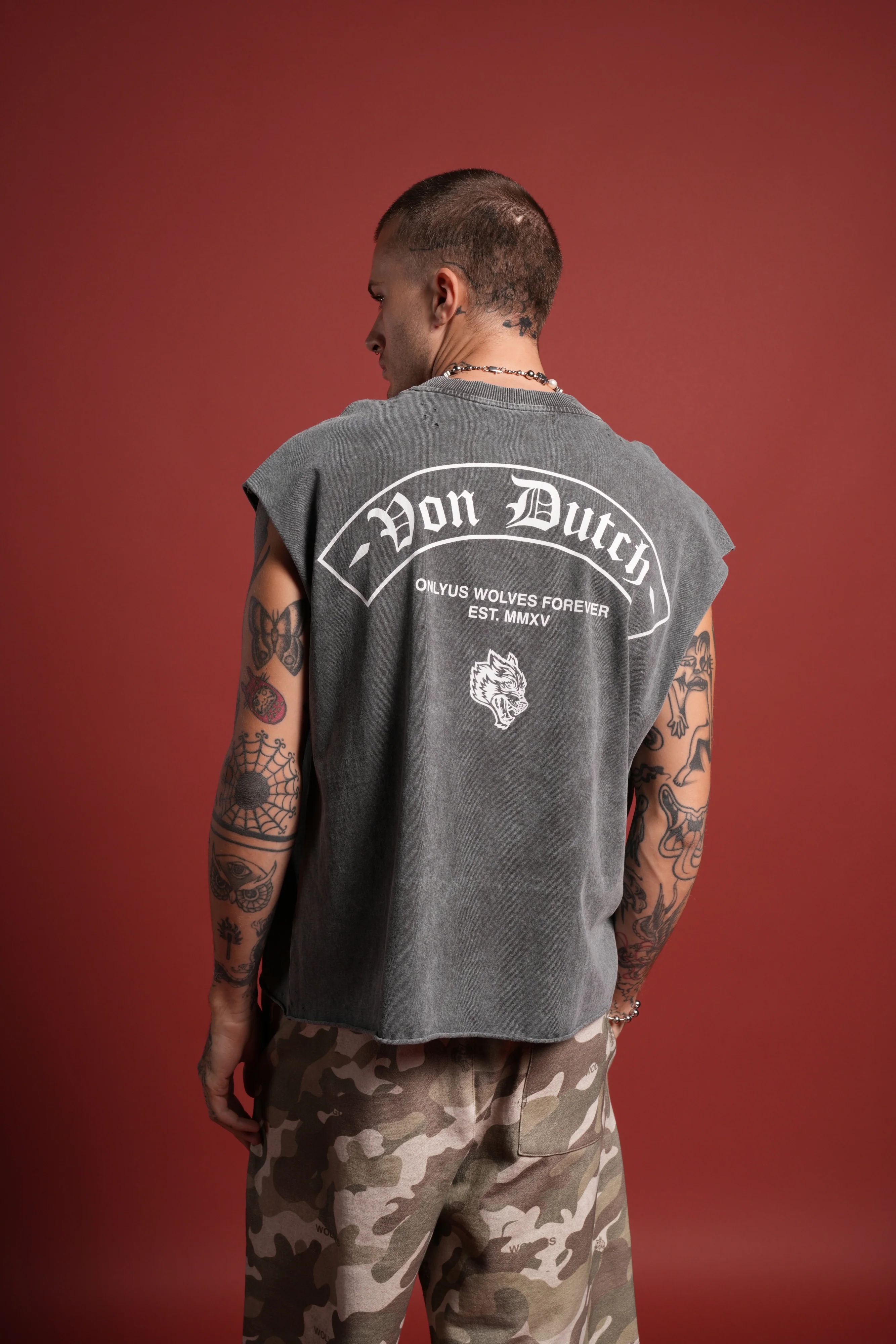 Darc Covenant Distressed Grunge Mid-Length Raw Hem Muscle Tee in Wolf Gray - Image 2