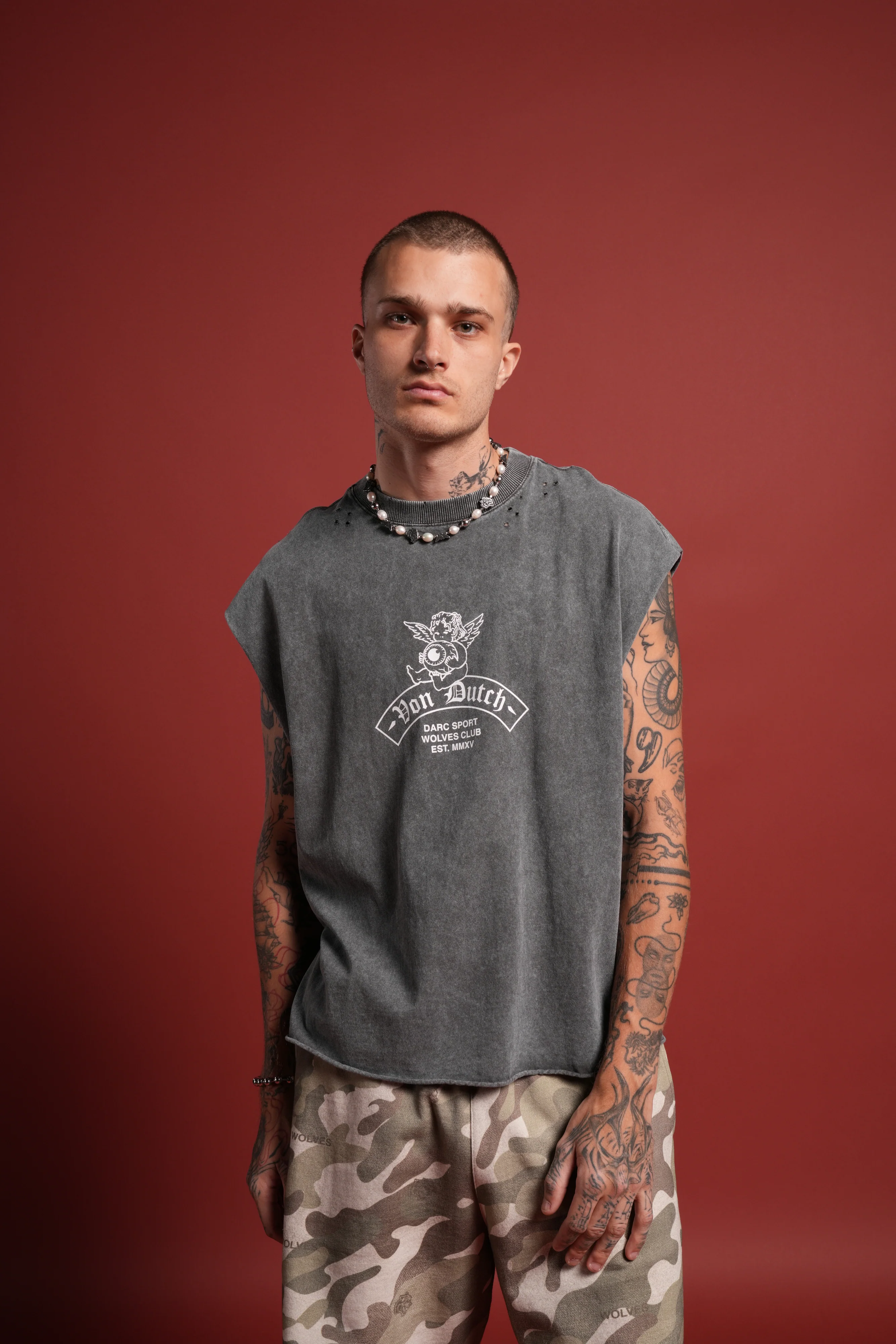 Darc Covenant Distressed Grunge Mid-Length Raw Hem Muscle Tee in Wolf Gray - Image 4