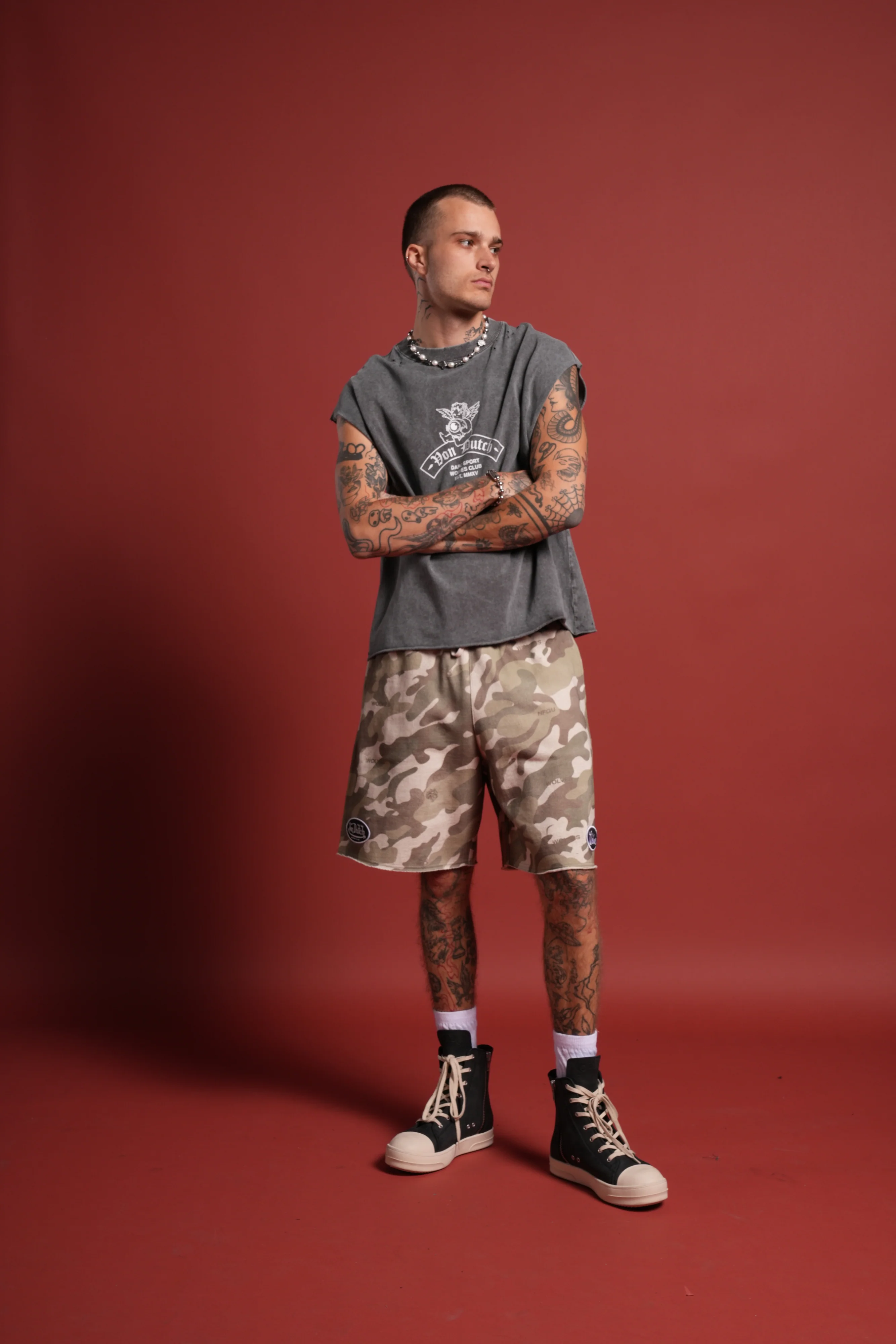 Darc Covenant Distressed Grunge Mid-Length Raw Hem Muscle Tee in Wolf Gray - Image 5
