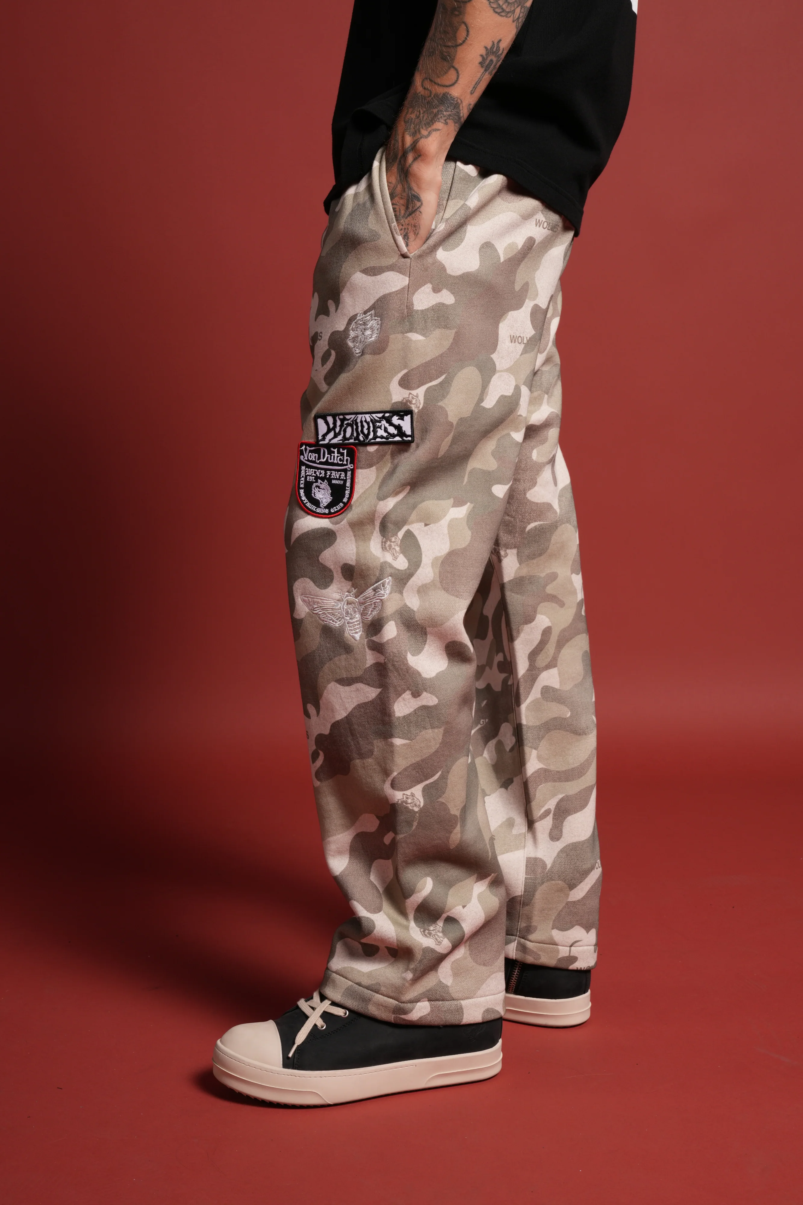 Darc Kulture Bigelow Cargo Sweat Pants in DSVD Green Camo - Image 4
