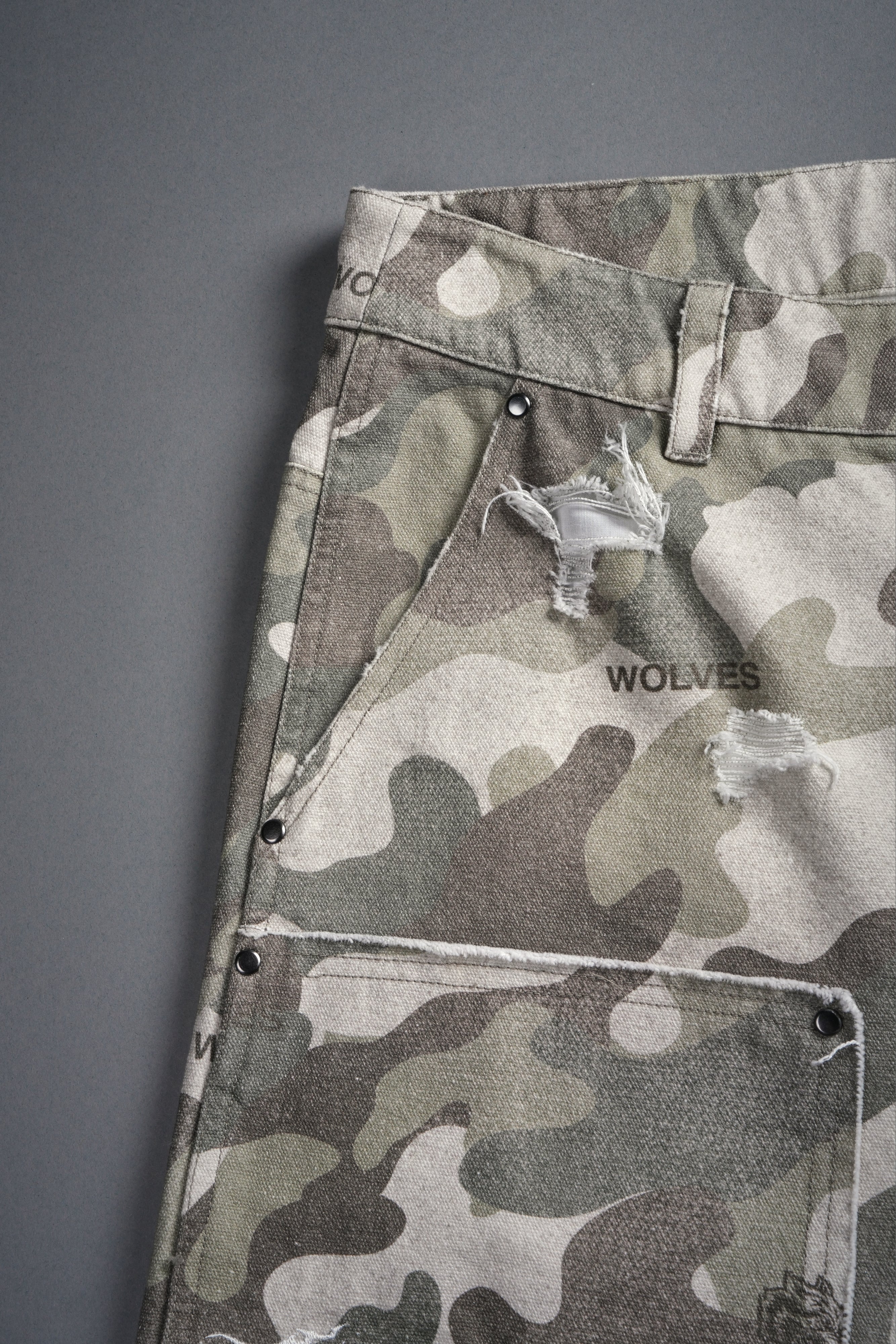 Darc Vice Distressed Denim Carpenter Shorts in DSVD Green Camo - Image 9
