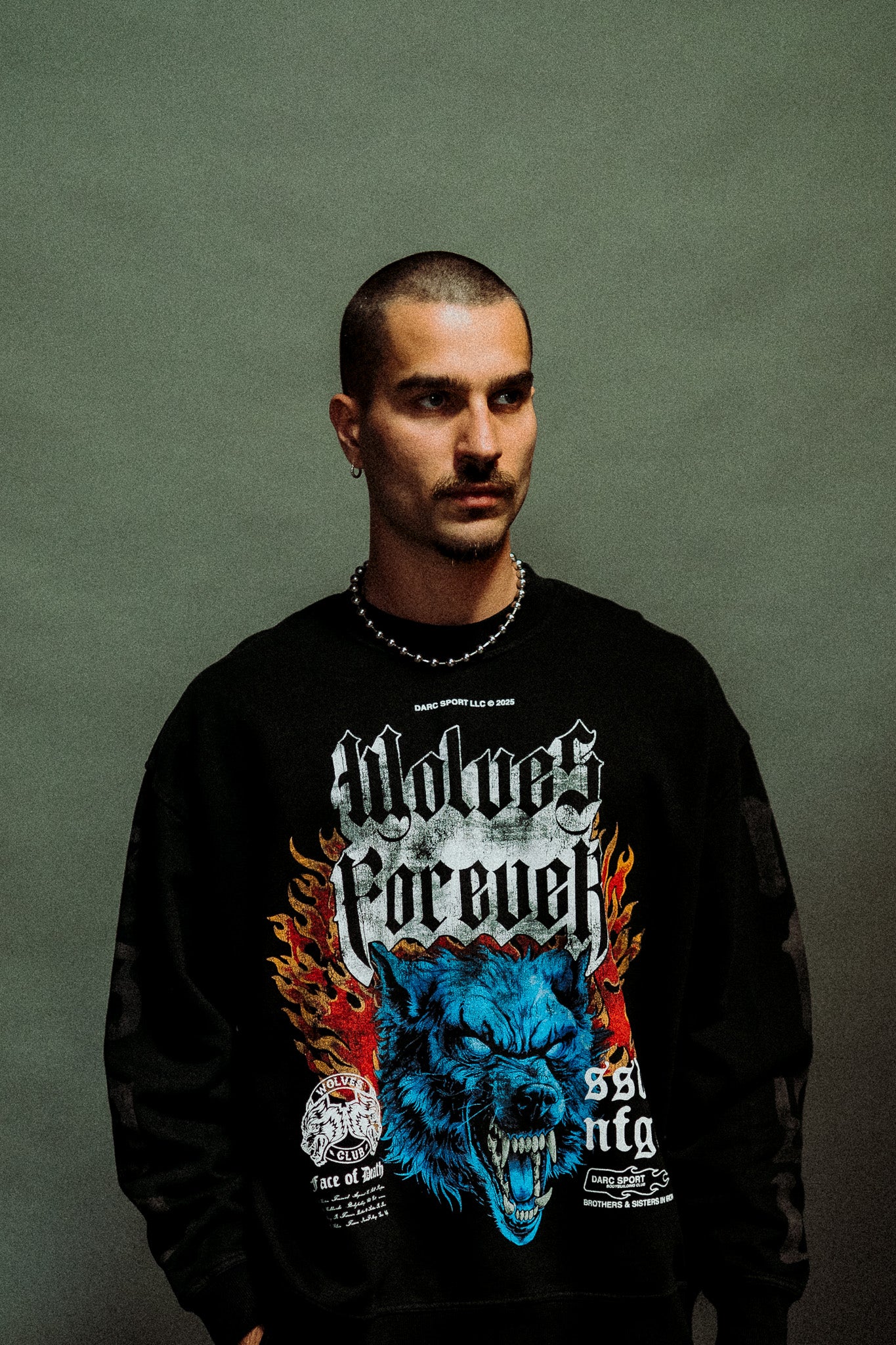 Death Wolf Grunge Oversized London Crewneck in Black - Image 2