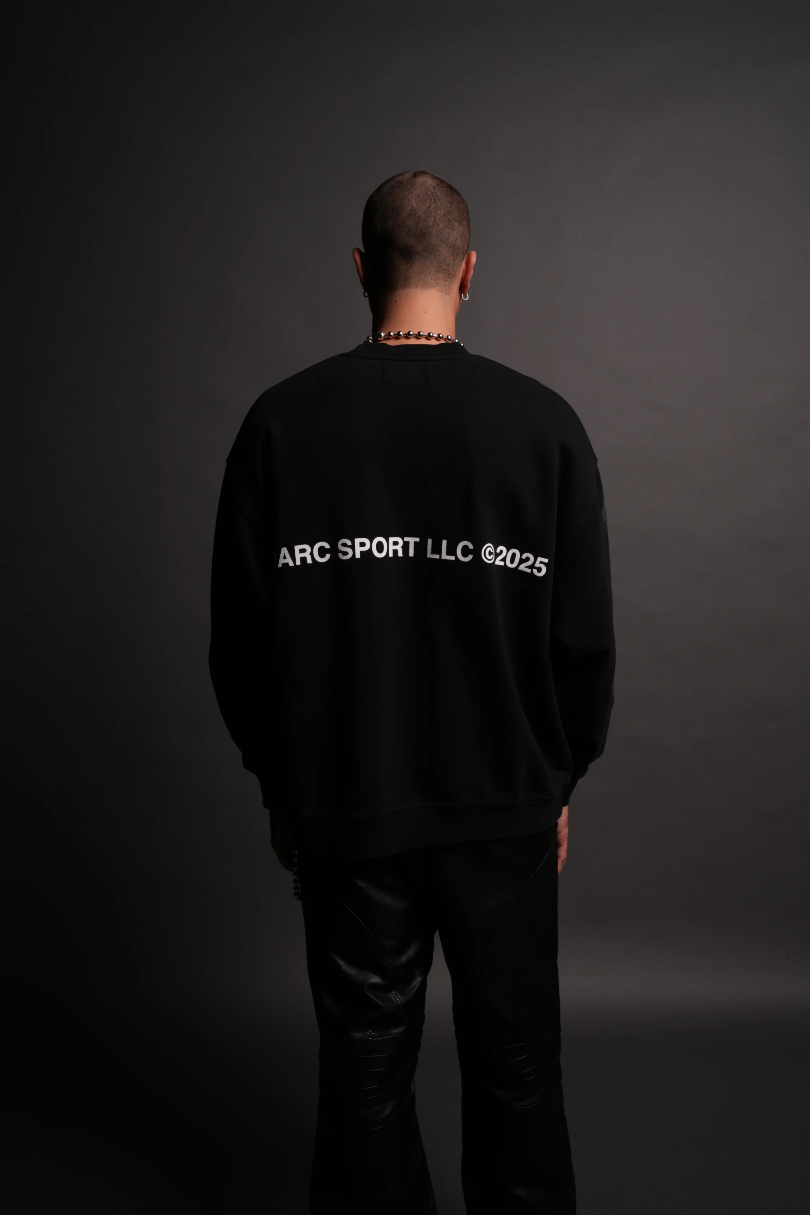 Death Wolf Grunge Oversized London Crewneck in Black - Image 4