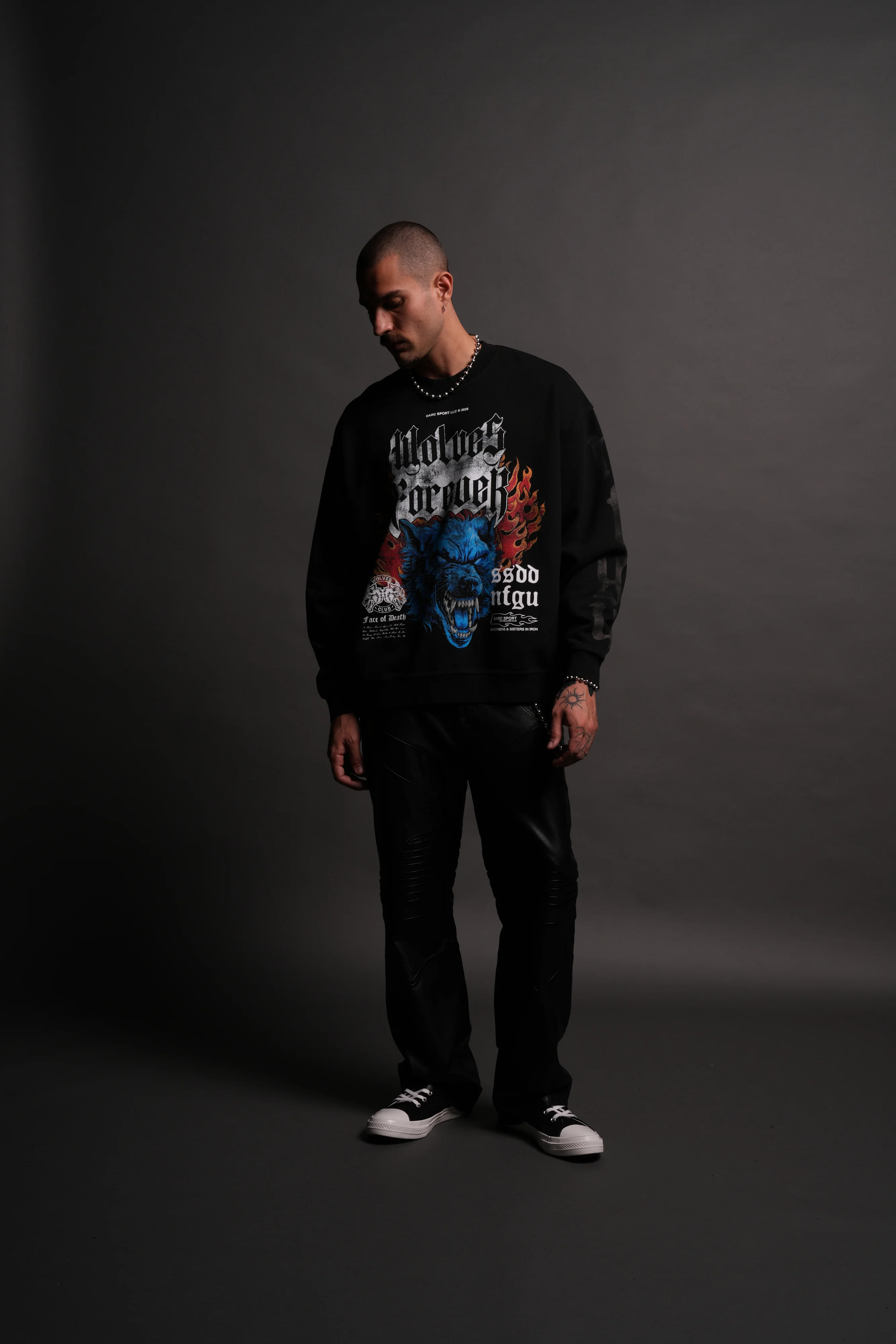 Death Wolf Grunge Oversized London Crewneck in Black - Image 5
