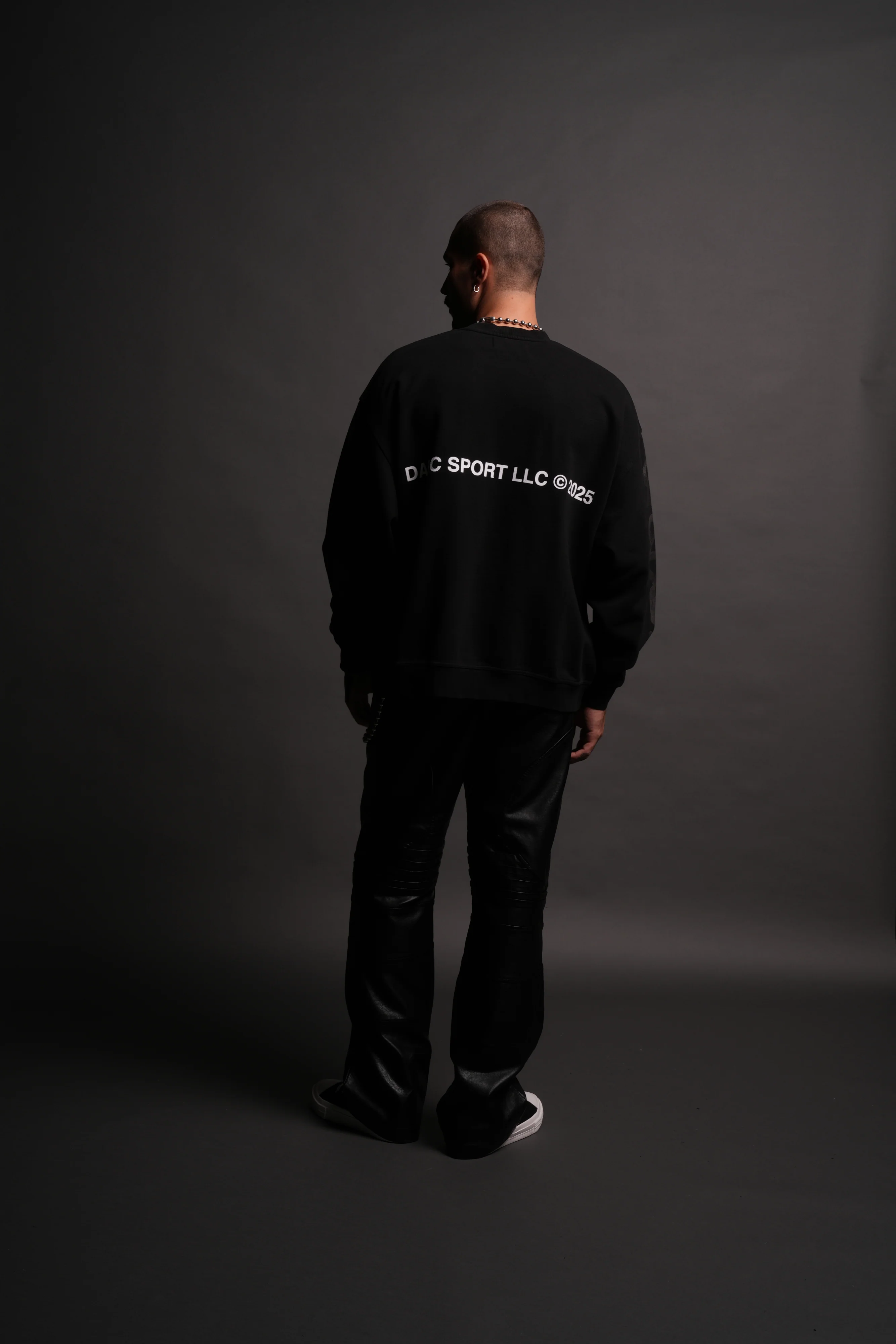 Death Wolf Grunge Oversized London Crewneck in Black - Image 6
