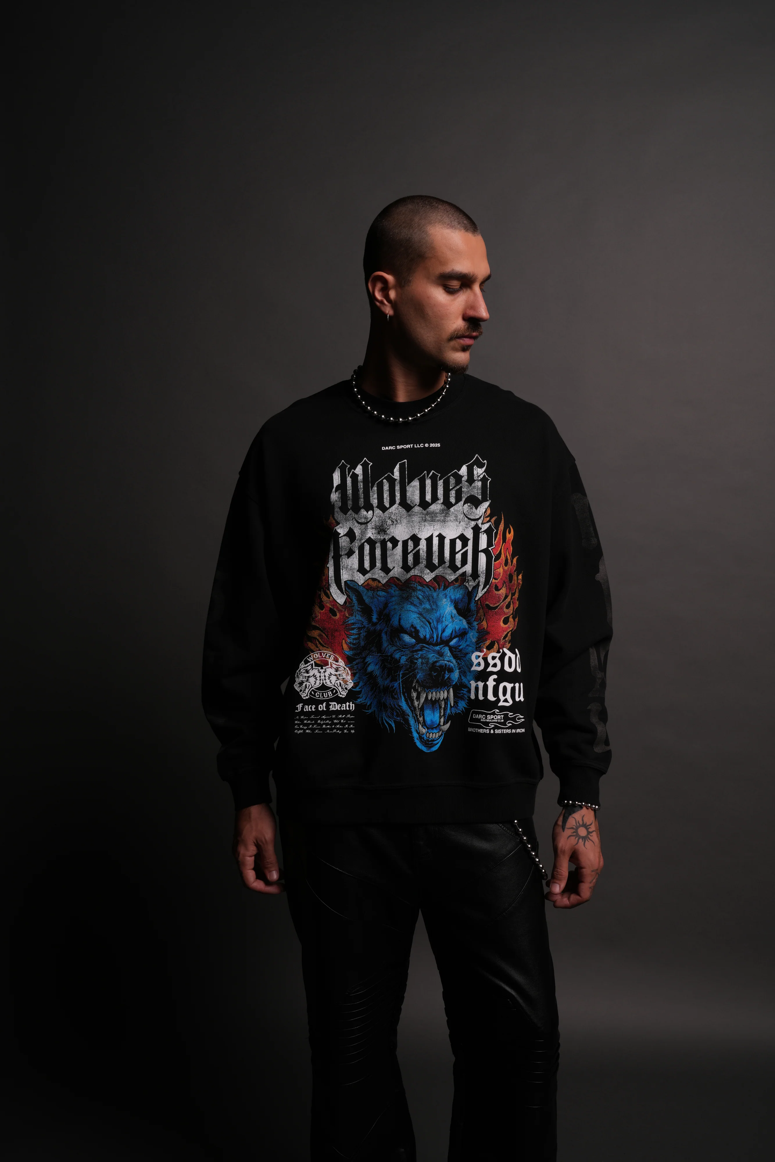 Death Wolf Grunge Oversized London Crewneck in Black - Image 7