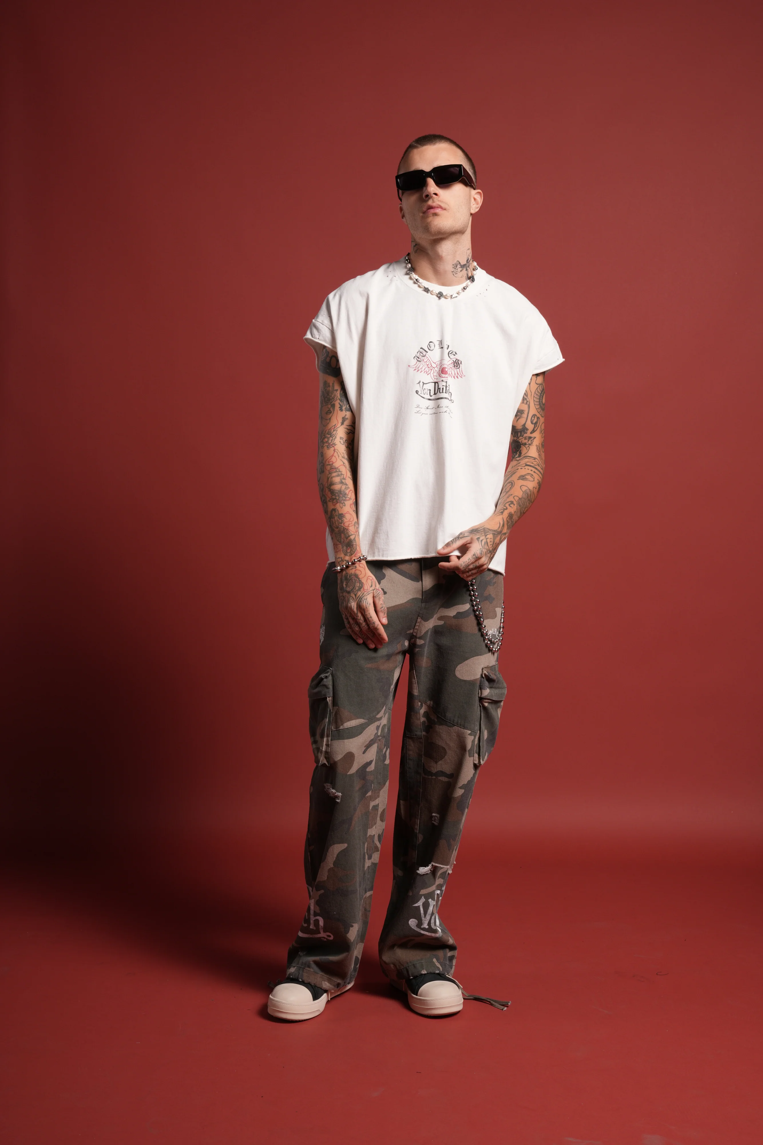 DSVD NFGU Distressed Grunge Cut-Off Mid-Length Raw Hem Tee in Cream - Image 5