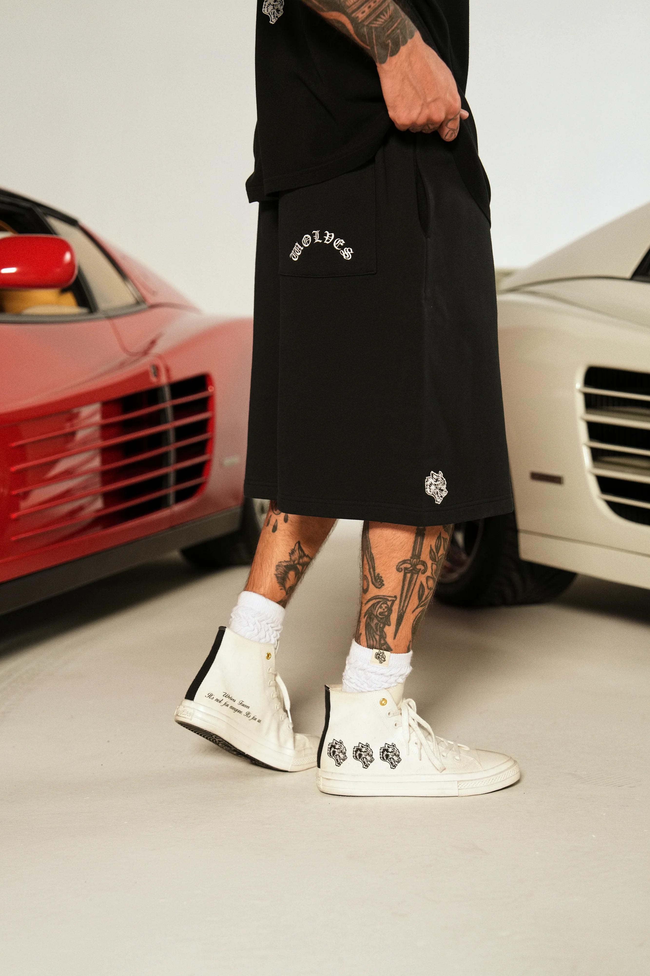 Dual Wolf Oversized Osiris Sweat Shorts in Black - Image 5
