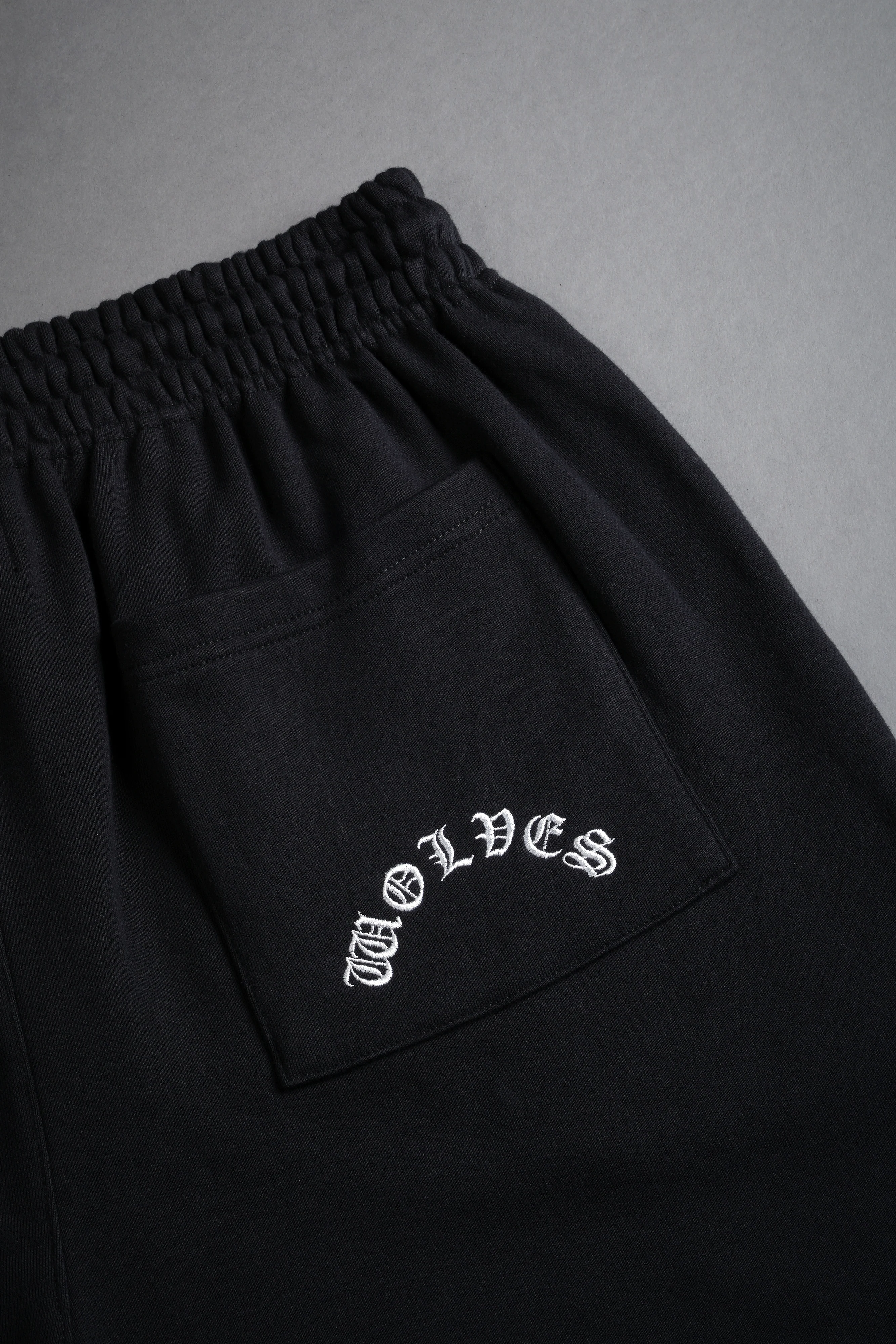 Dual Wolf Oversized Osiris Sweat Shorts in Black - Image 9
