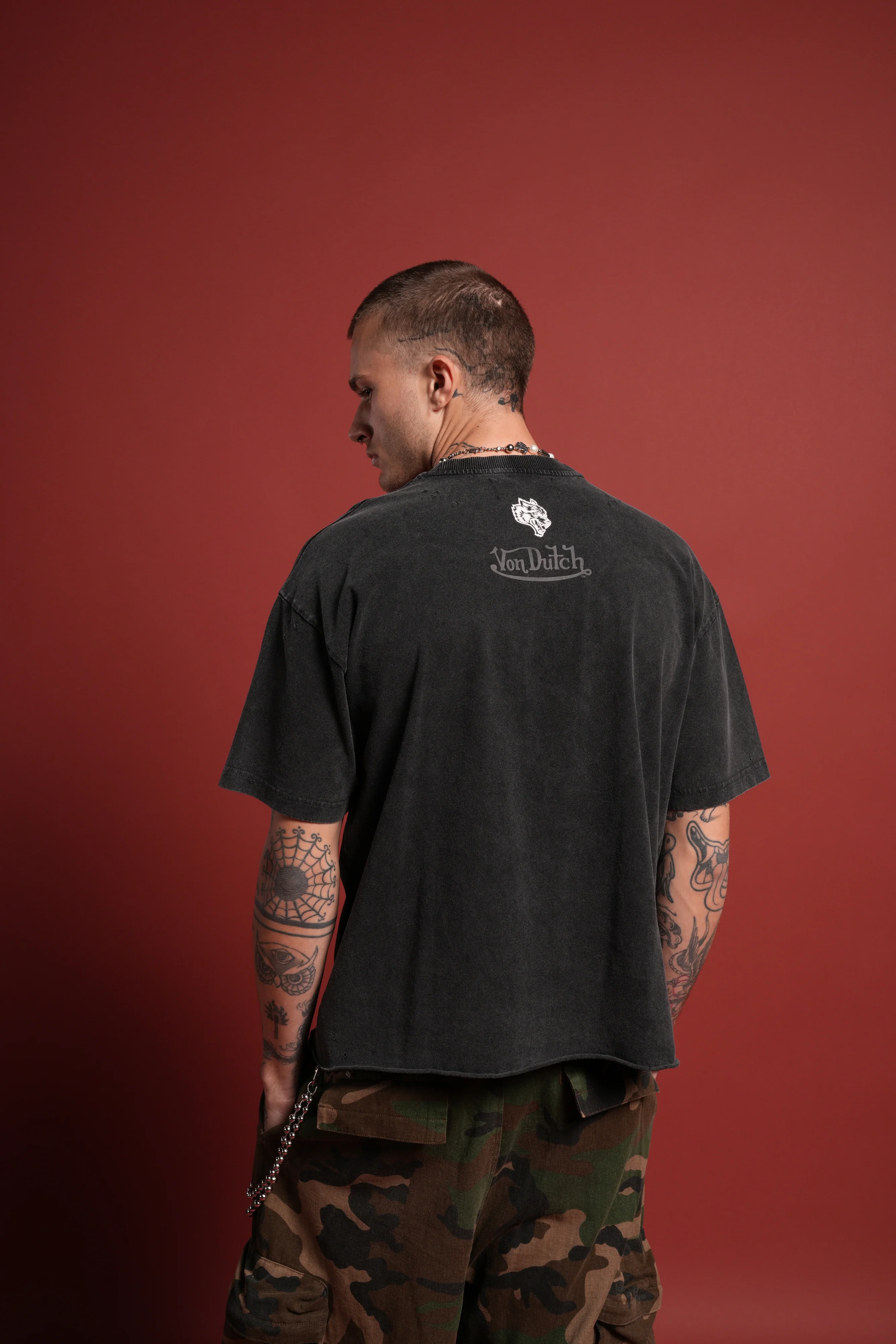 Flight Club Distressed Grunge Mid-Length Raw Hem Tee in Black - Image 2