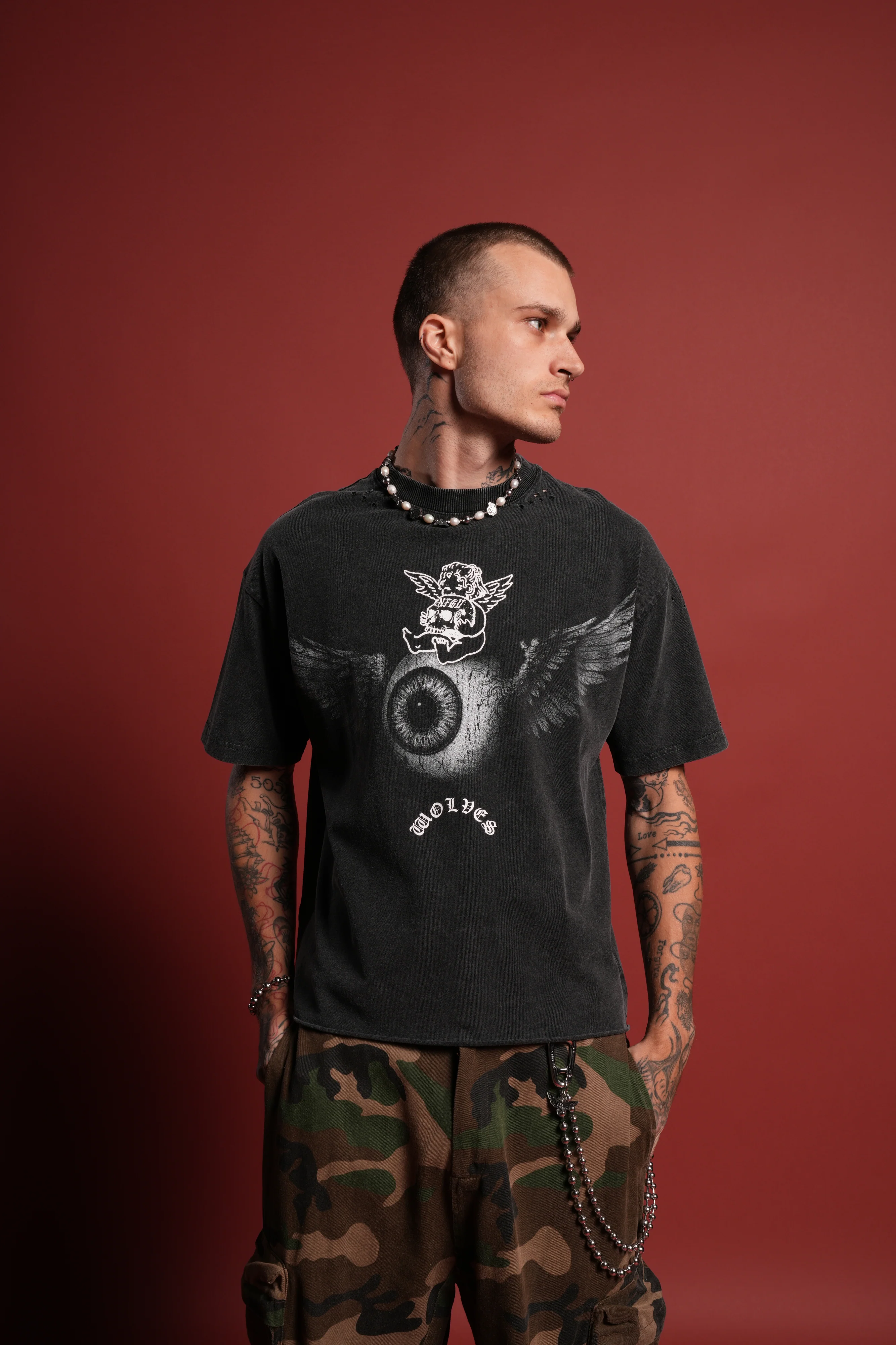 Flight Club Distressed Grunge Mid-Length Raw Hem Tee in Black - Image 4