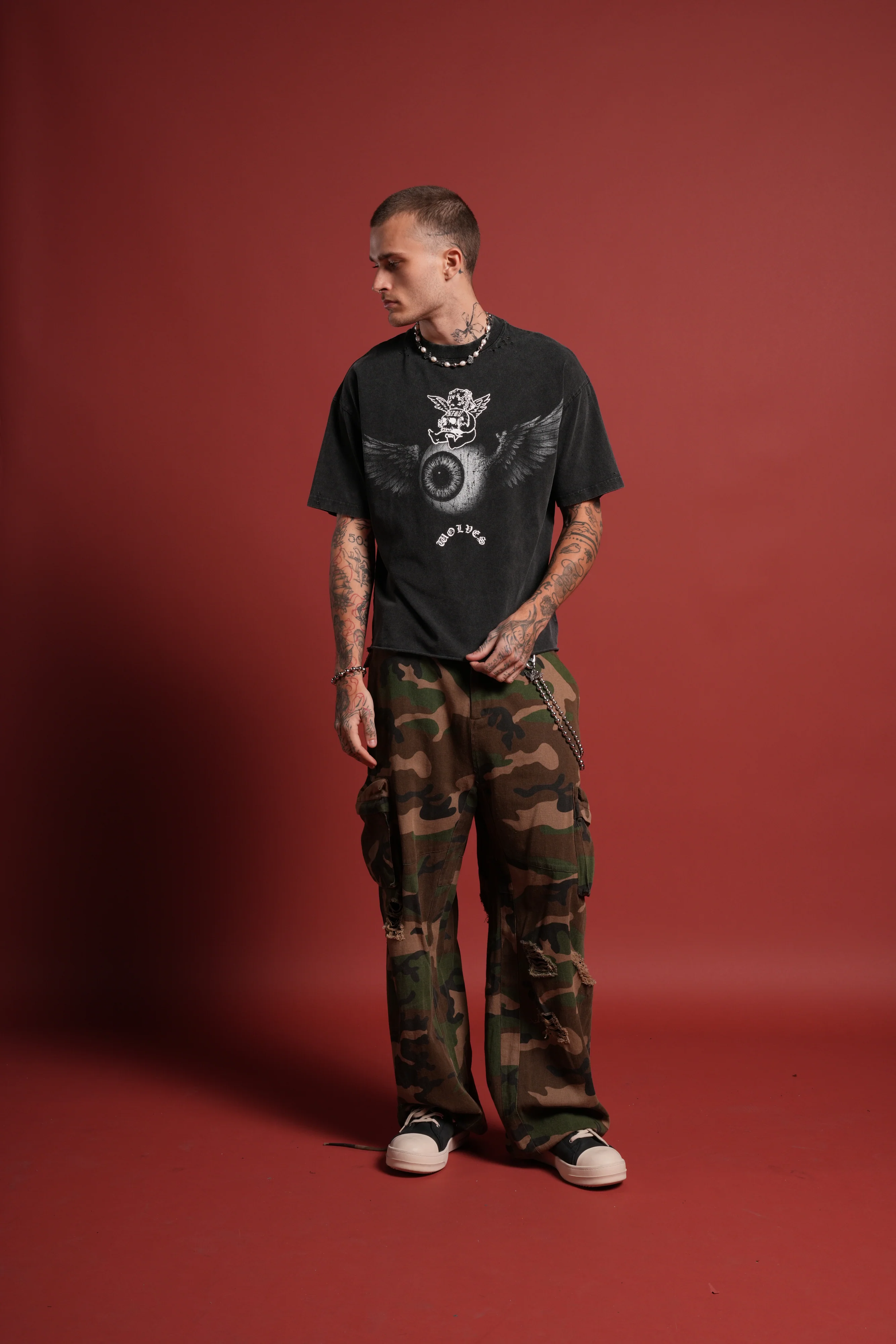 Flight Club Distressed Grunge Mid-Length Raw Hem Tee in Black - Image 5