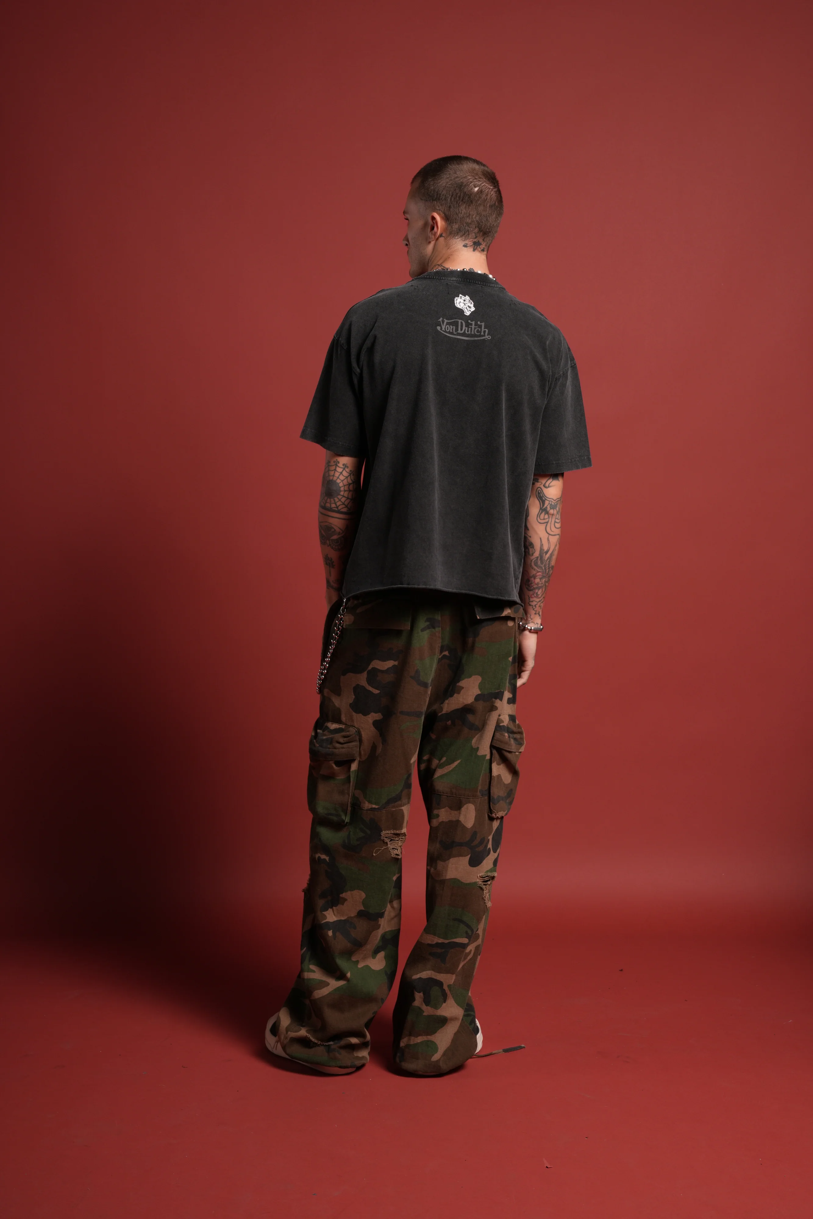Flight Club Distressed Grunge Mid-Length Raw Hem Tee in Black - Image 6