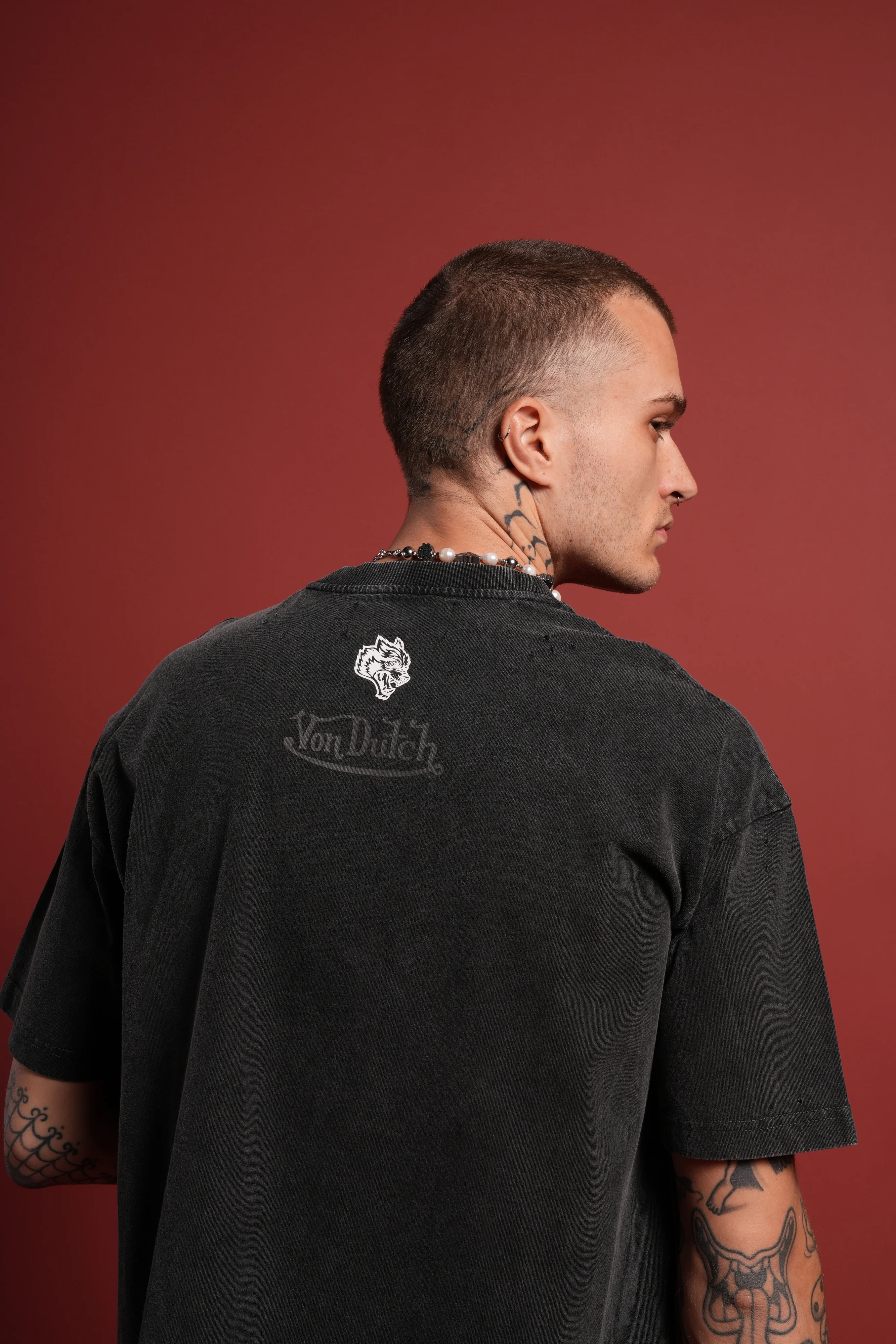 Flight Club Distressed Grunge Mid-Length Raw Hem Tee in Black - Image 8