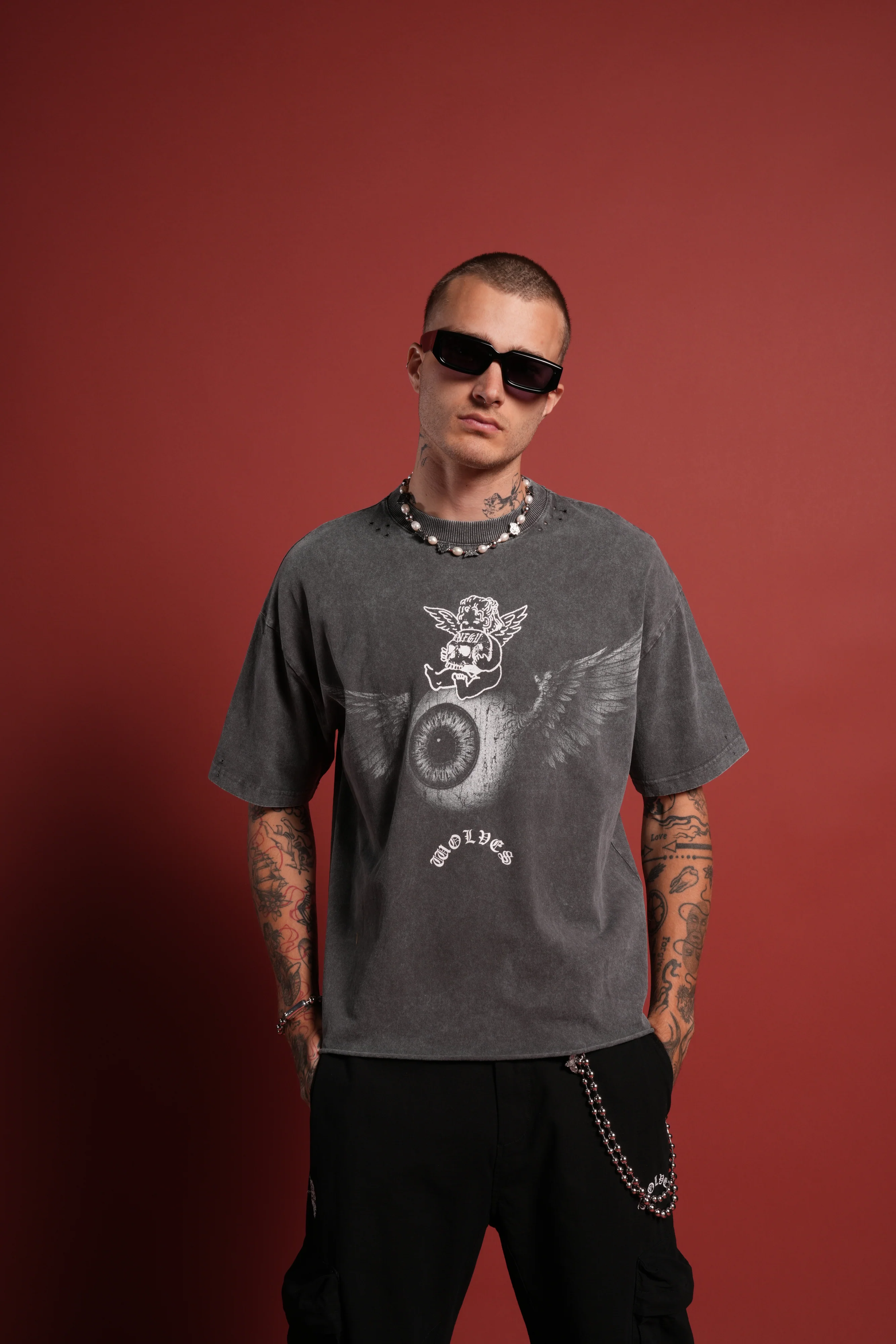Flight Club Distressed Grunge Mid-Length Raw Hem Tee in Wolf Gray - Image 4