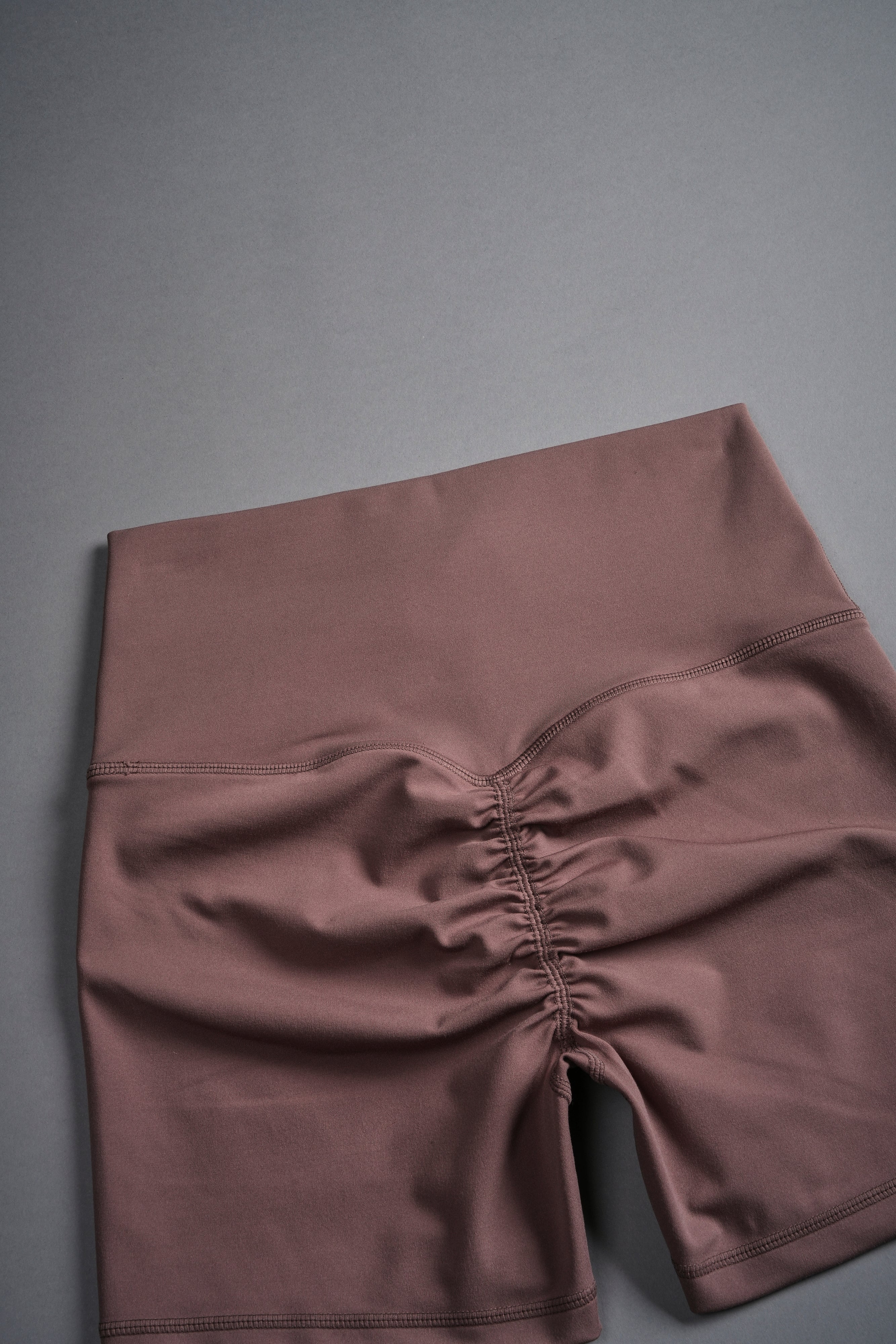 Guidance "Energy" Pump Shorts in Shadow Mauve - Image 10