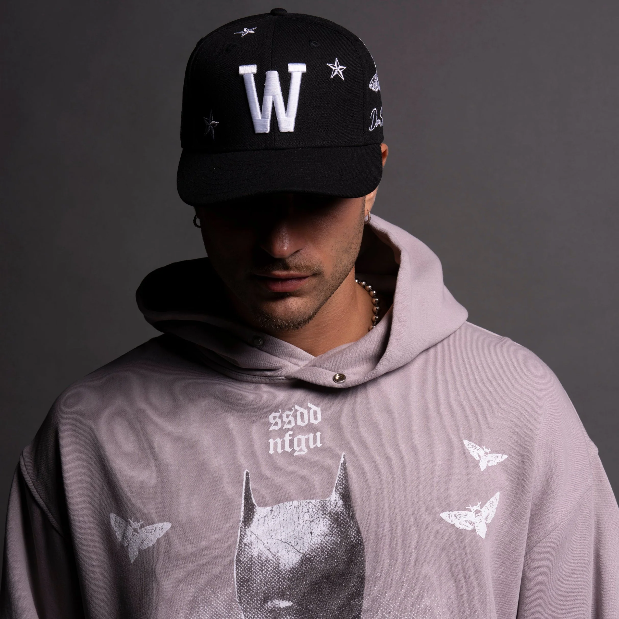 Guidance Fitted Hat in Black - Image 2