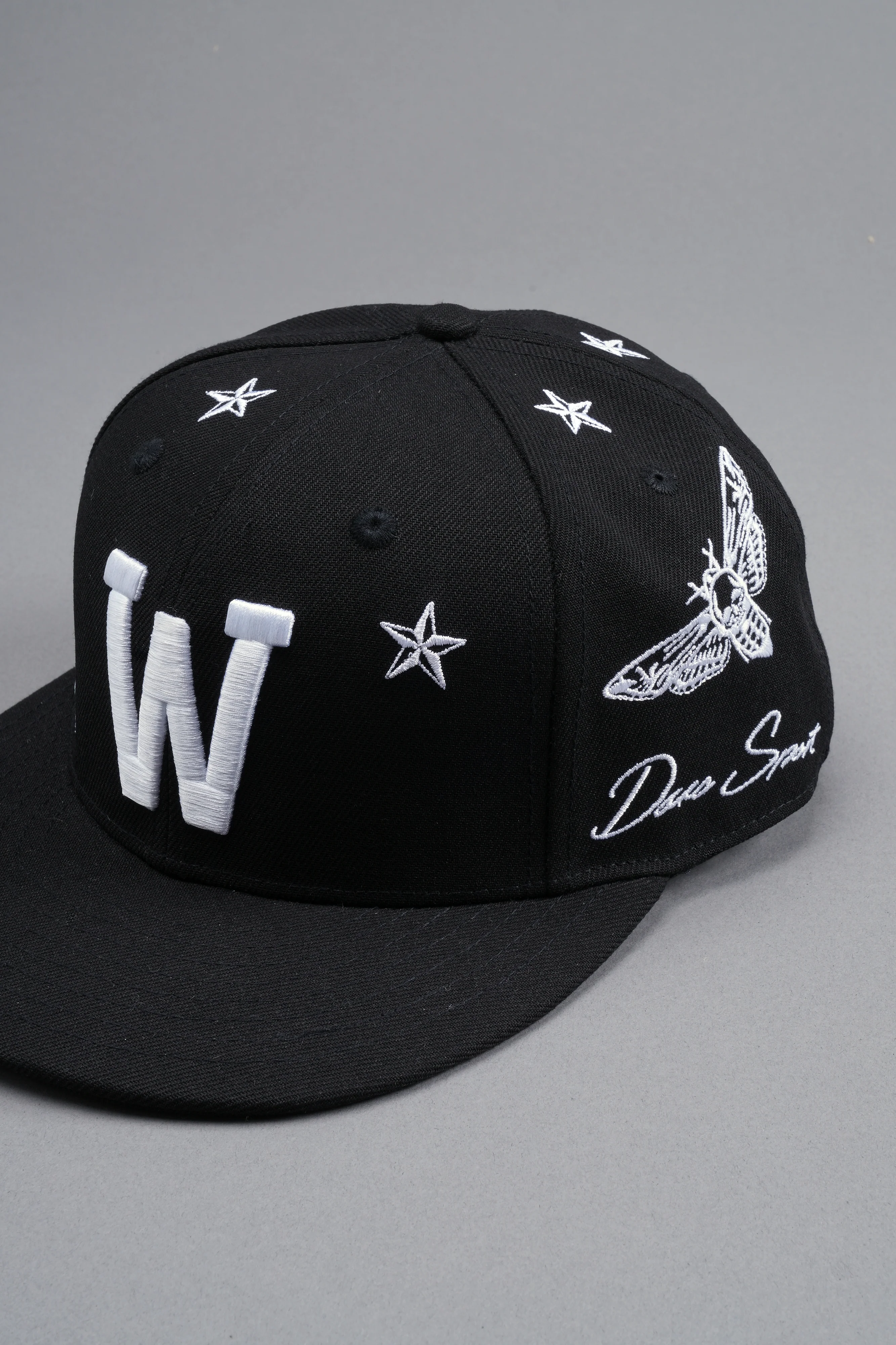 Guidance Fitted Hat in Black - Image 5