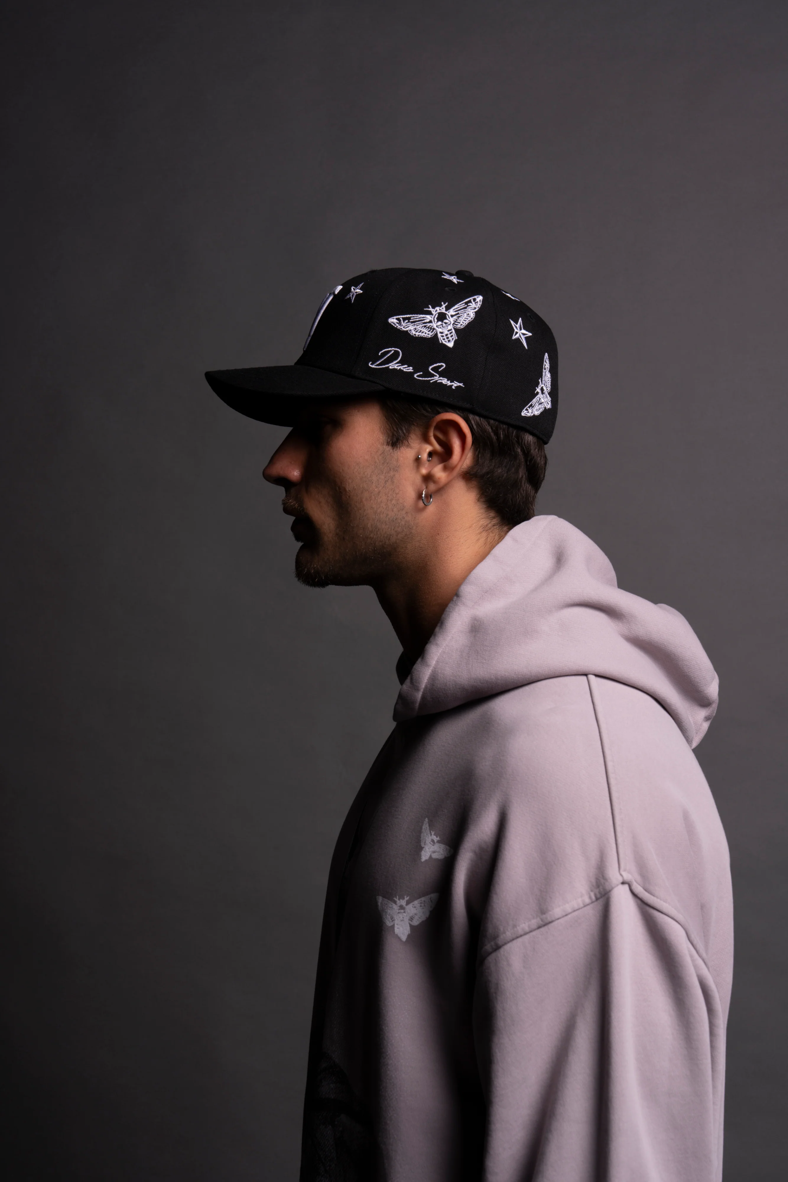 Guidance Fitted Hat in Black - Image 8