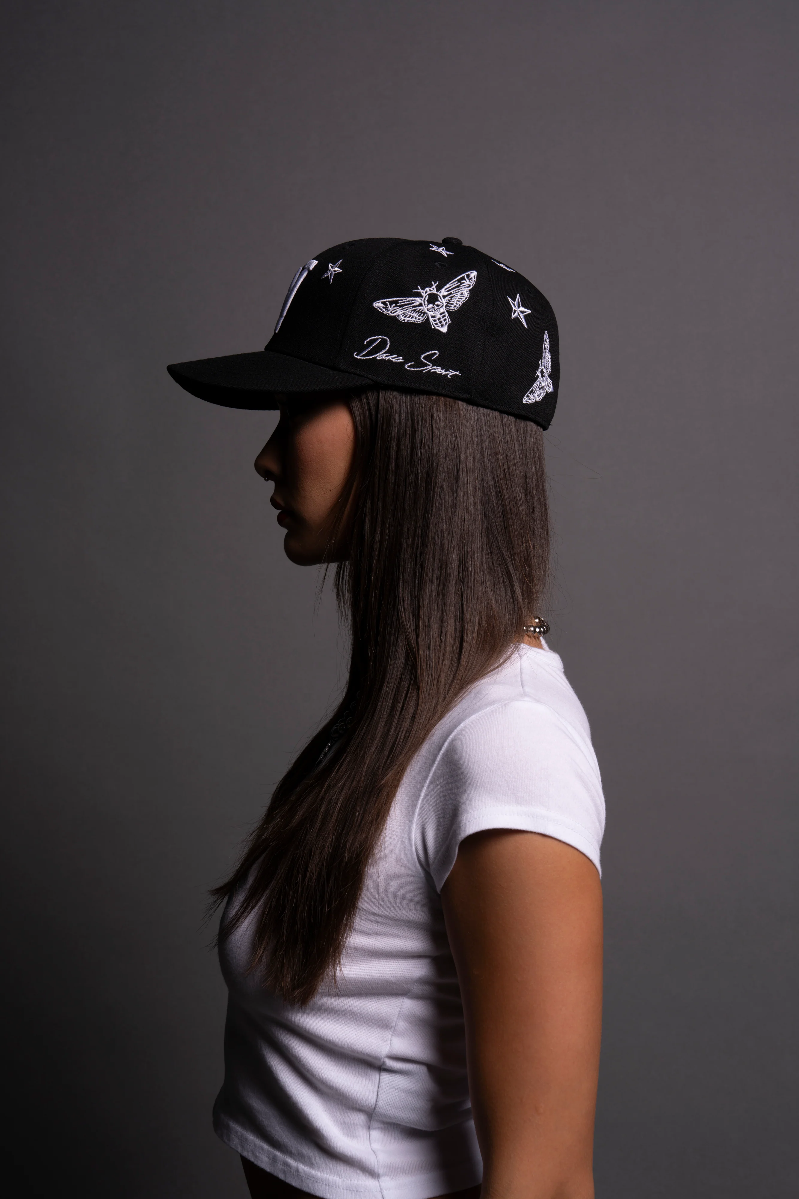 Guidance Fitted Hat in Black - Image 9