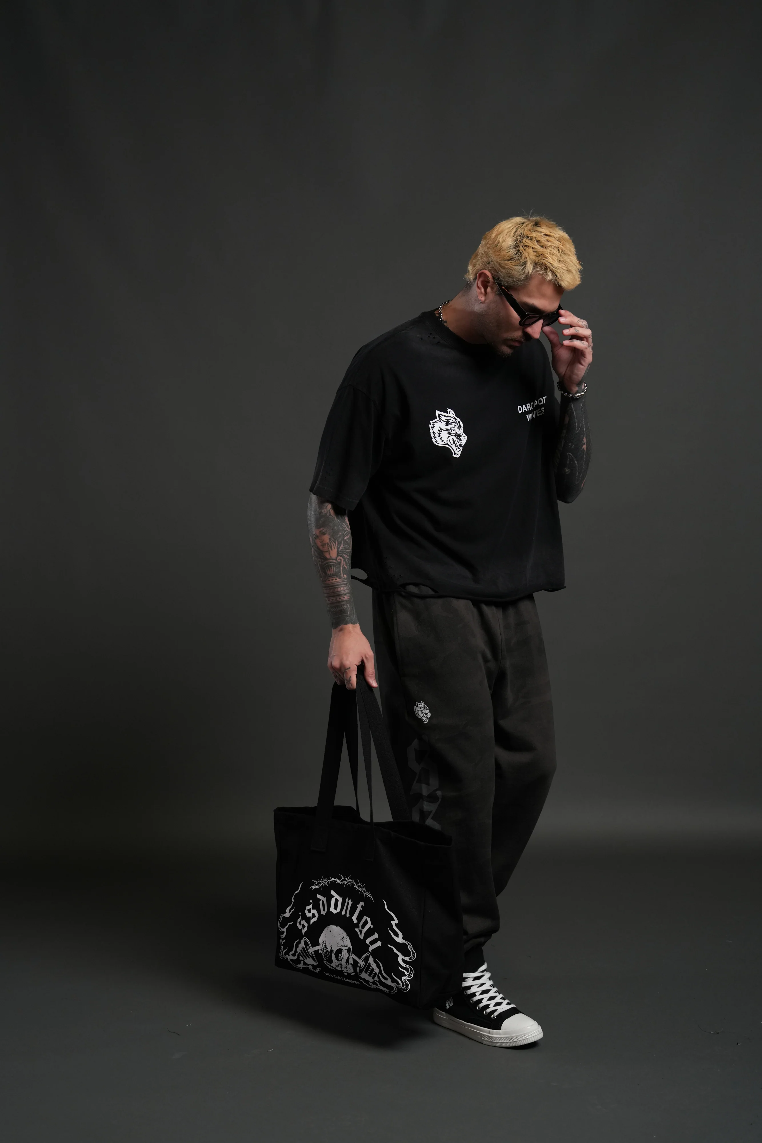 Hannya Inferno Canvas Tote in Black - Image 11