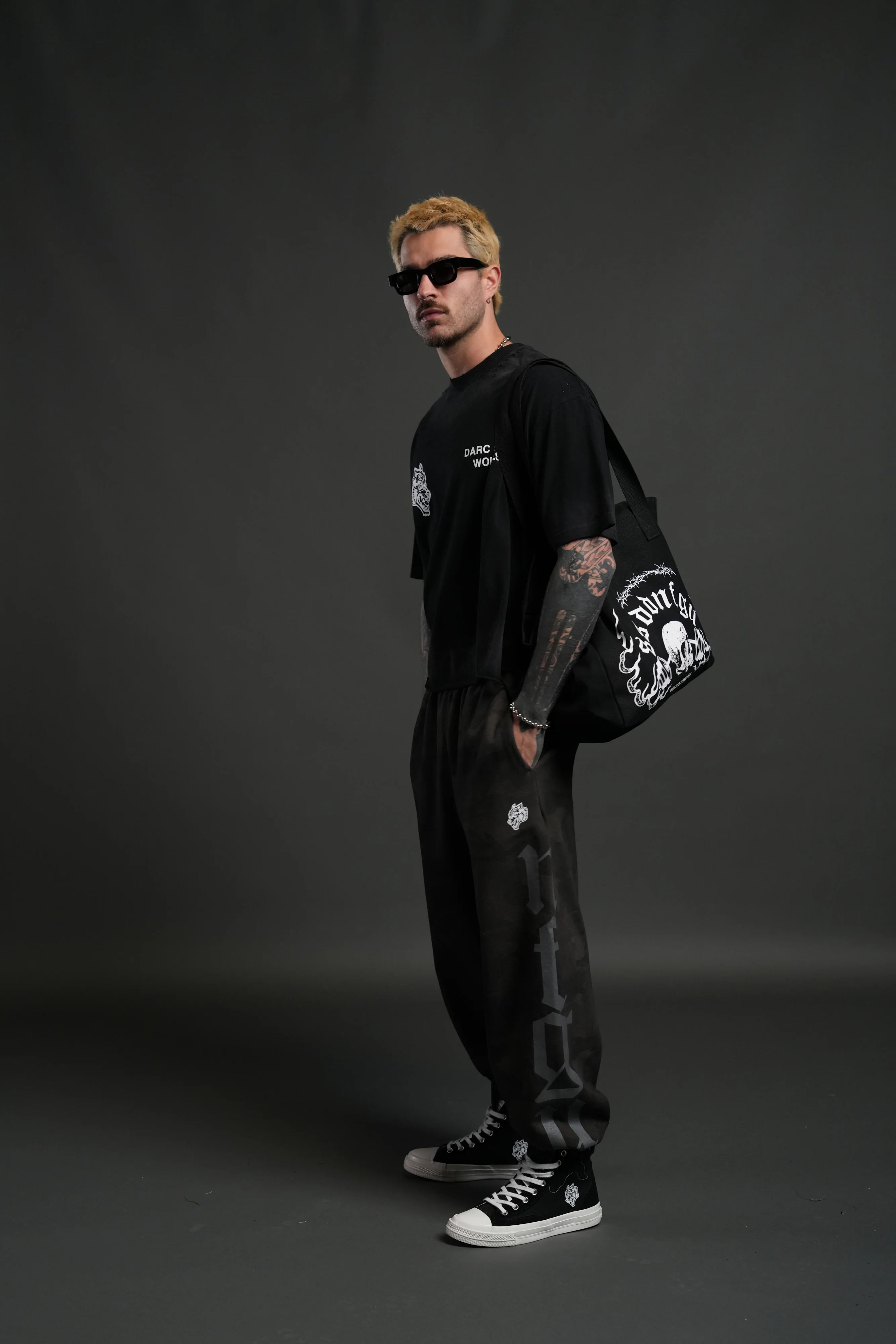 Hannya Inferno Canvas Tote in Black - Image 12
