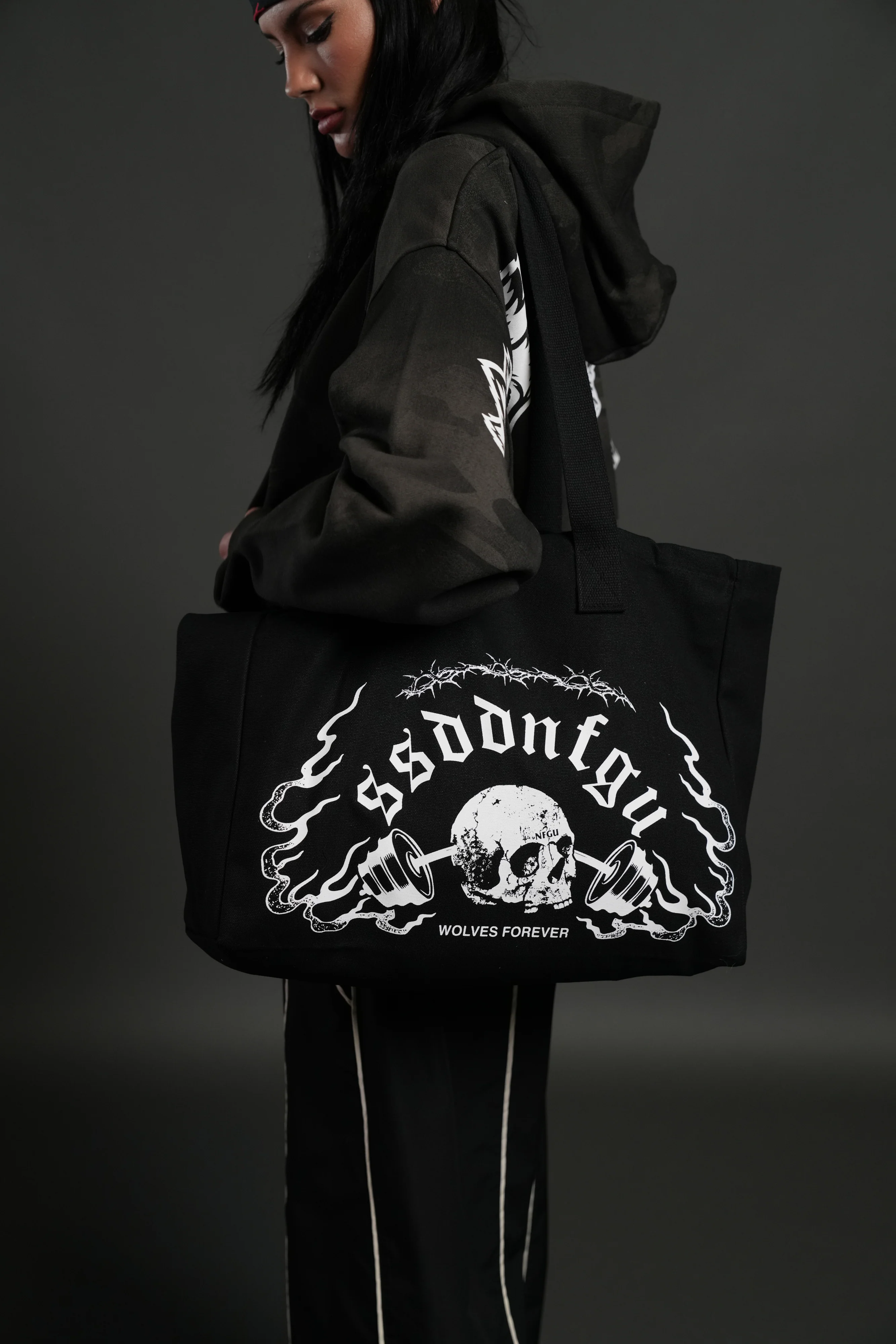 Hannya Inferno Canvas Tote in Black - Image 3