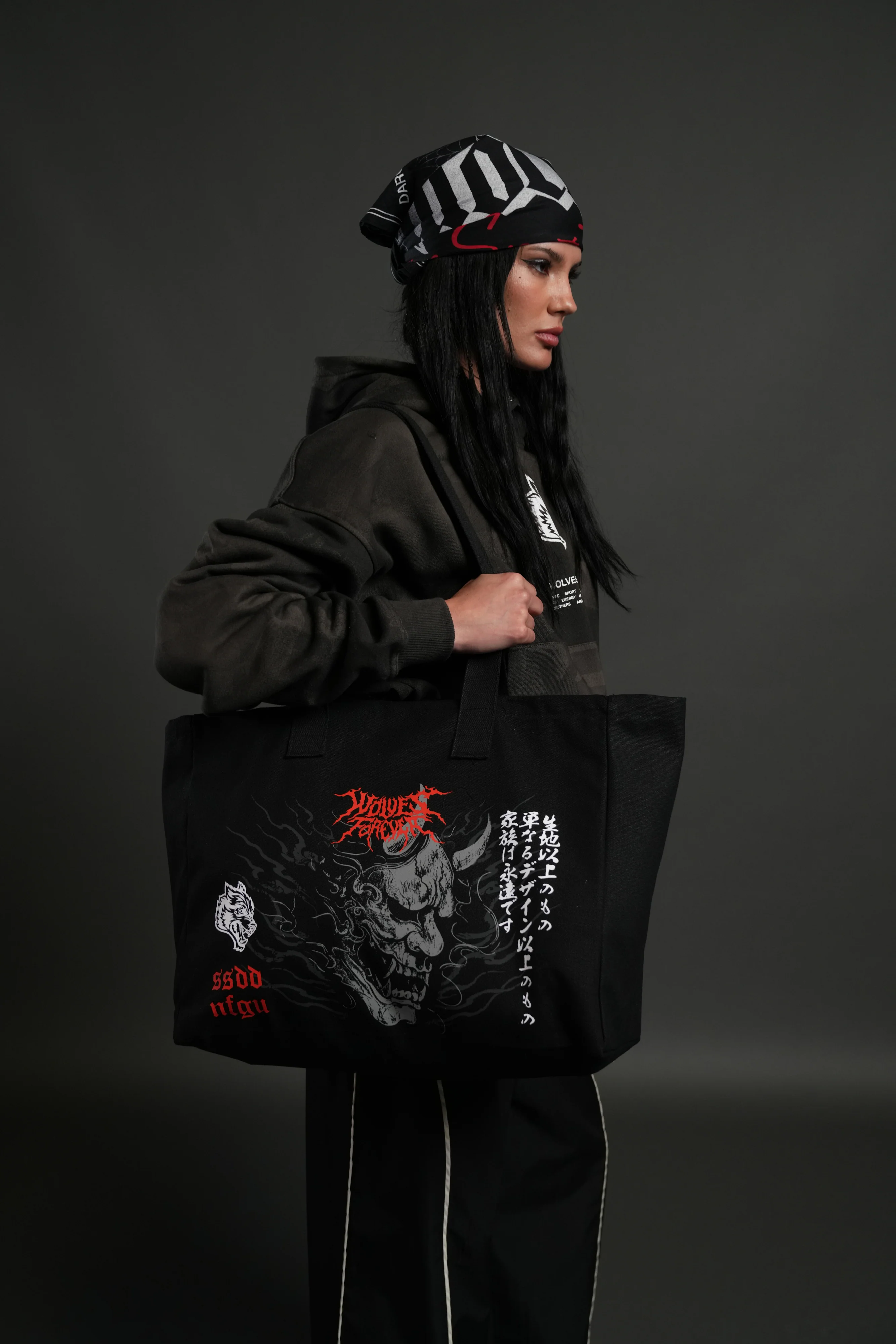Hannya Inferno Canvas Tote in Black - Image 4