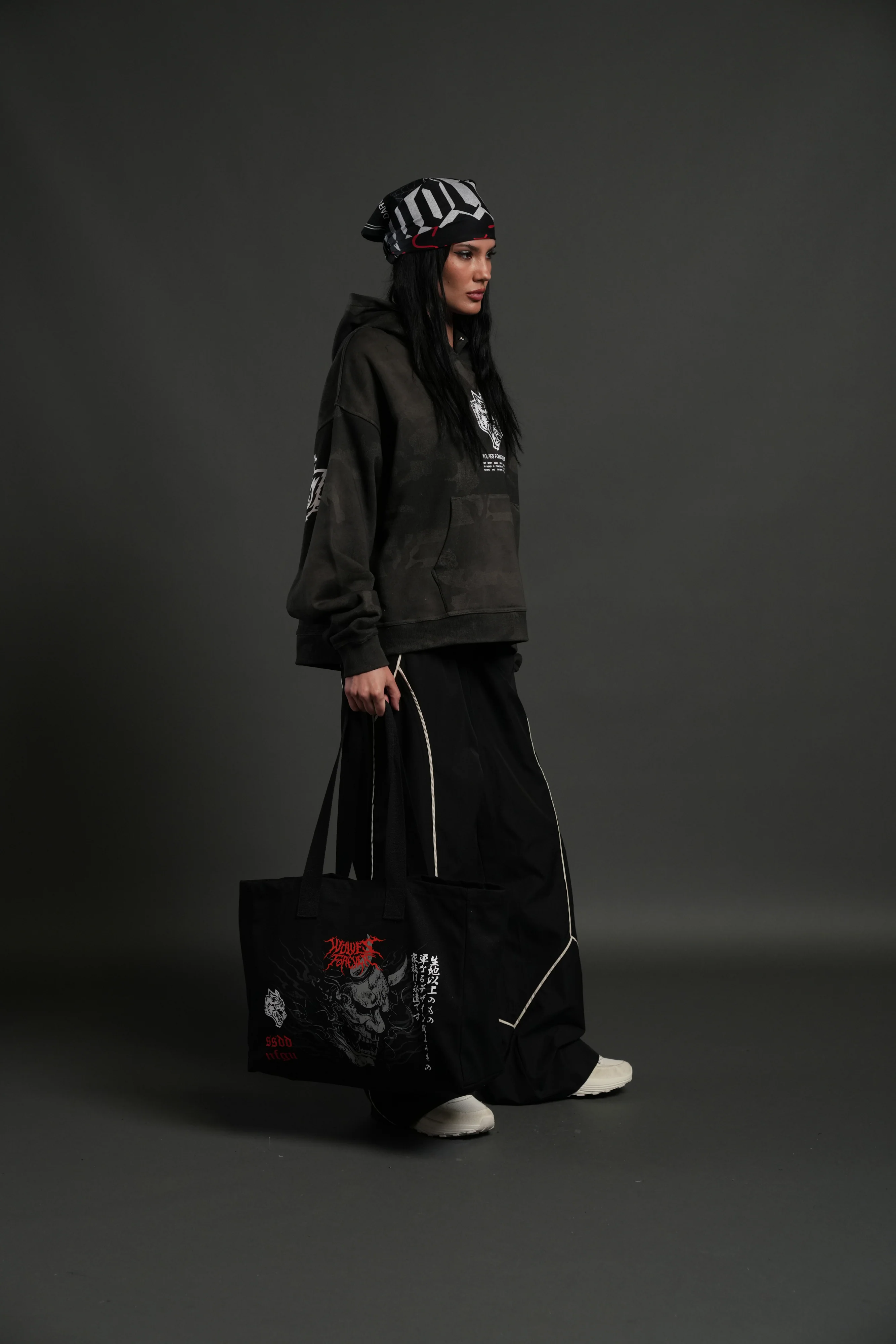 Hannya Inferno Canvas Tote in Black - Image 5