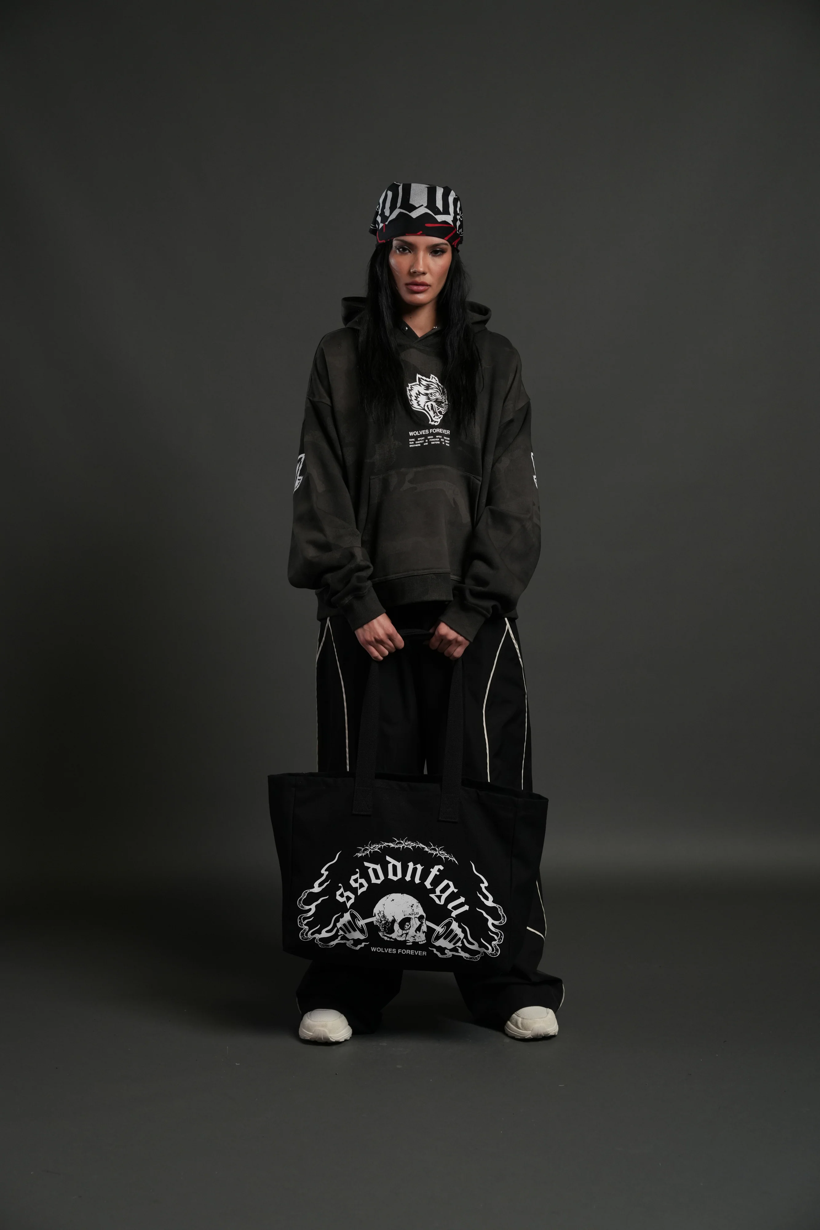 Hannya Inferno Canvas Tote in Black - Image 6
