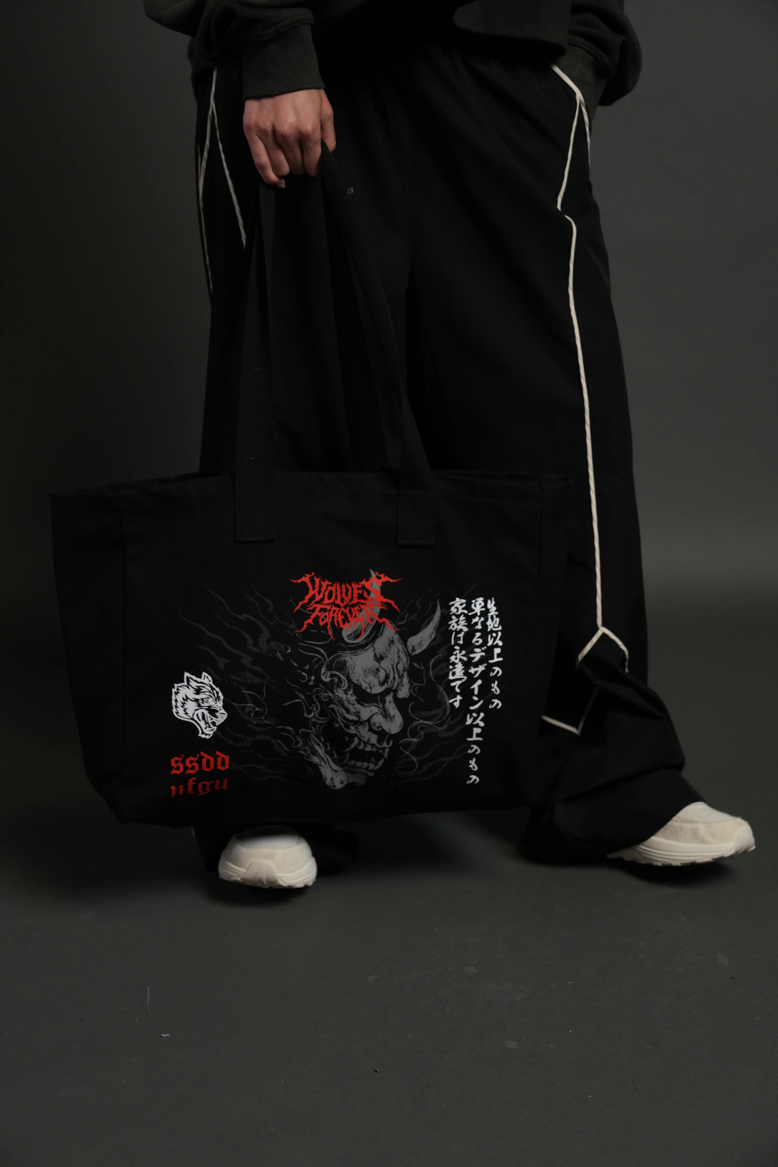 Hannya Inferno Canvas Tote in Black - Image 7