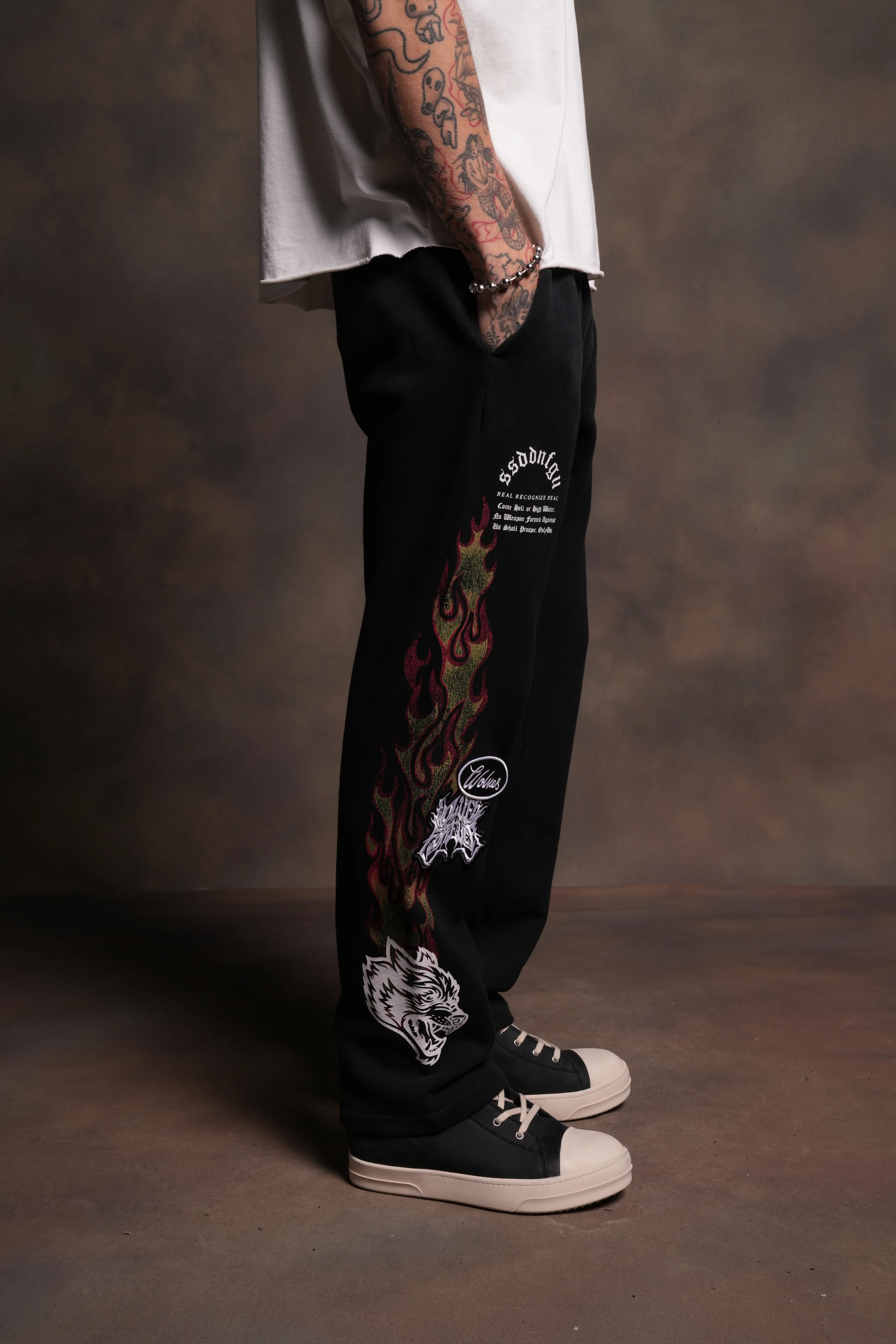Harley-Davidson Wolves Bigelow Cargo Sweat Pants in Black Drift Wash - Image 5