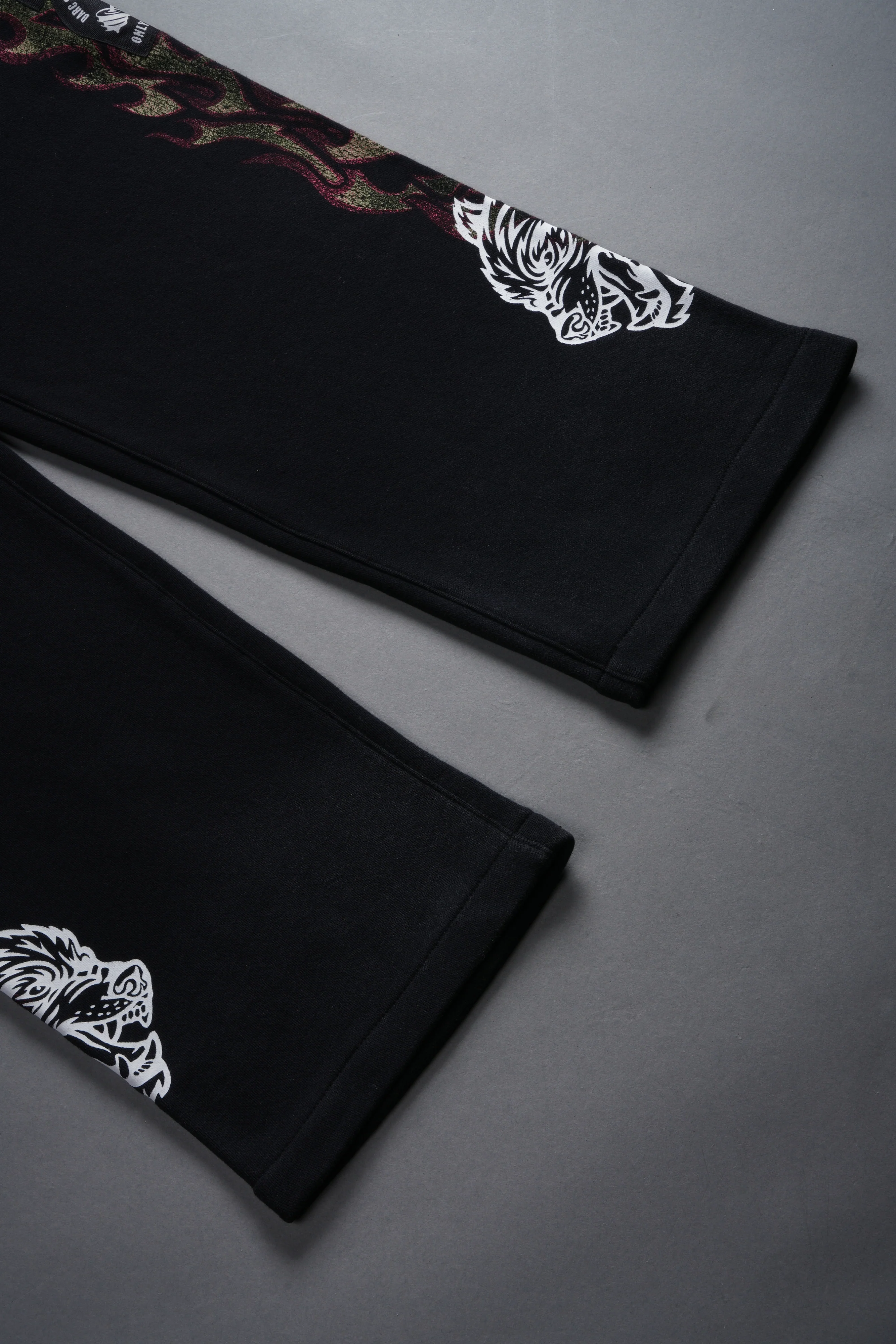 Harley-Davidson Wolves Bigelow Cargo Sweat Pants in Black Drift Wash - Image 9