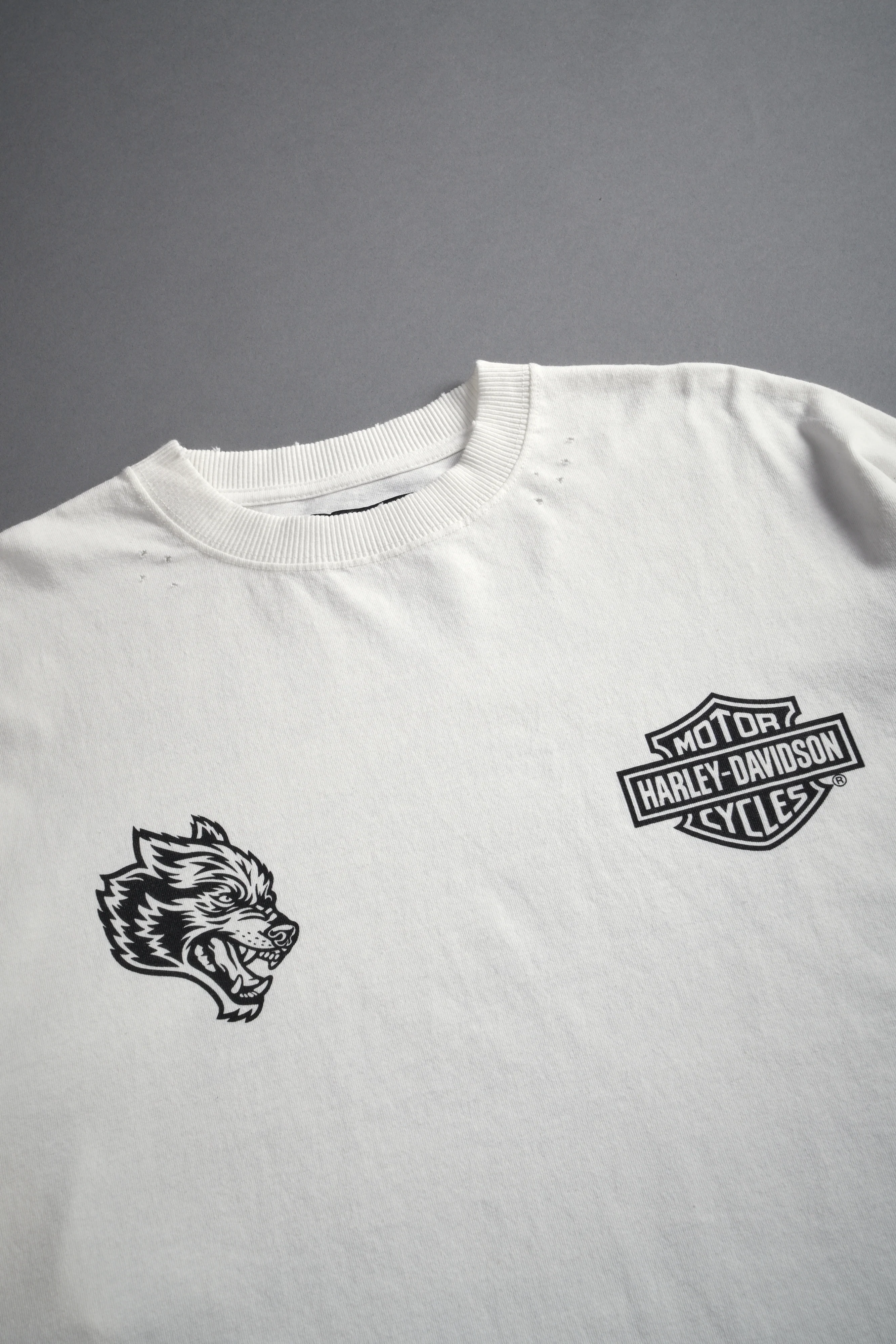 Harley-Davidson Wolves Distressed Grunge "Box Cut" L/S Tee in Cream - Image 9