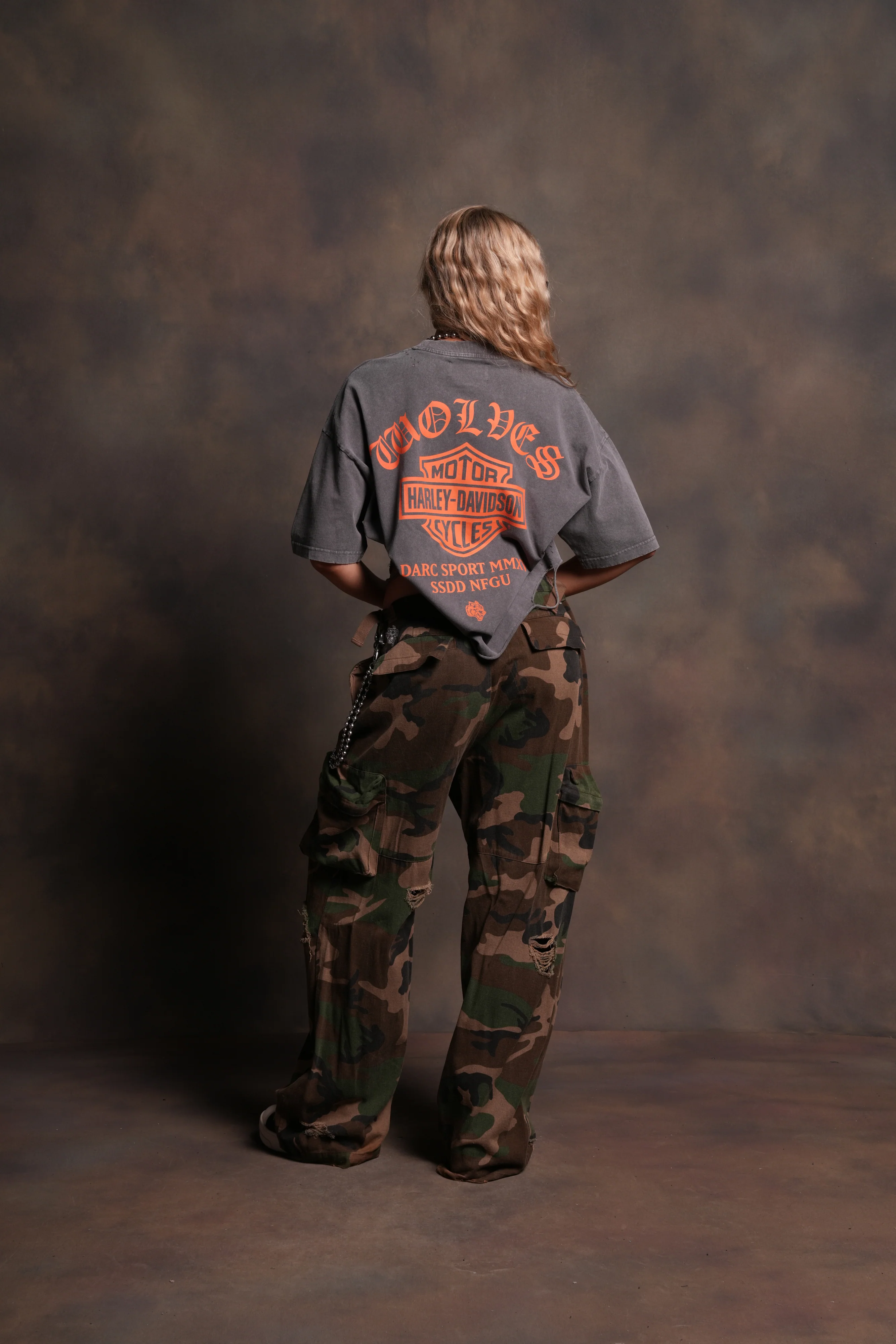 Harley-Davidson Wolves Distressed Grunge "Box Cut" Tee in Slate Gray - Image 10