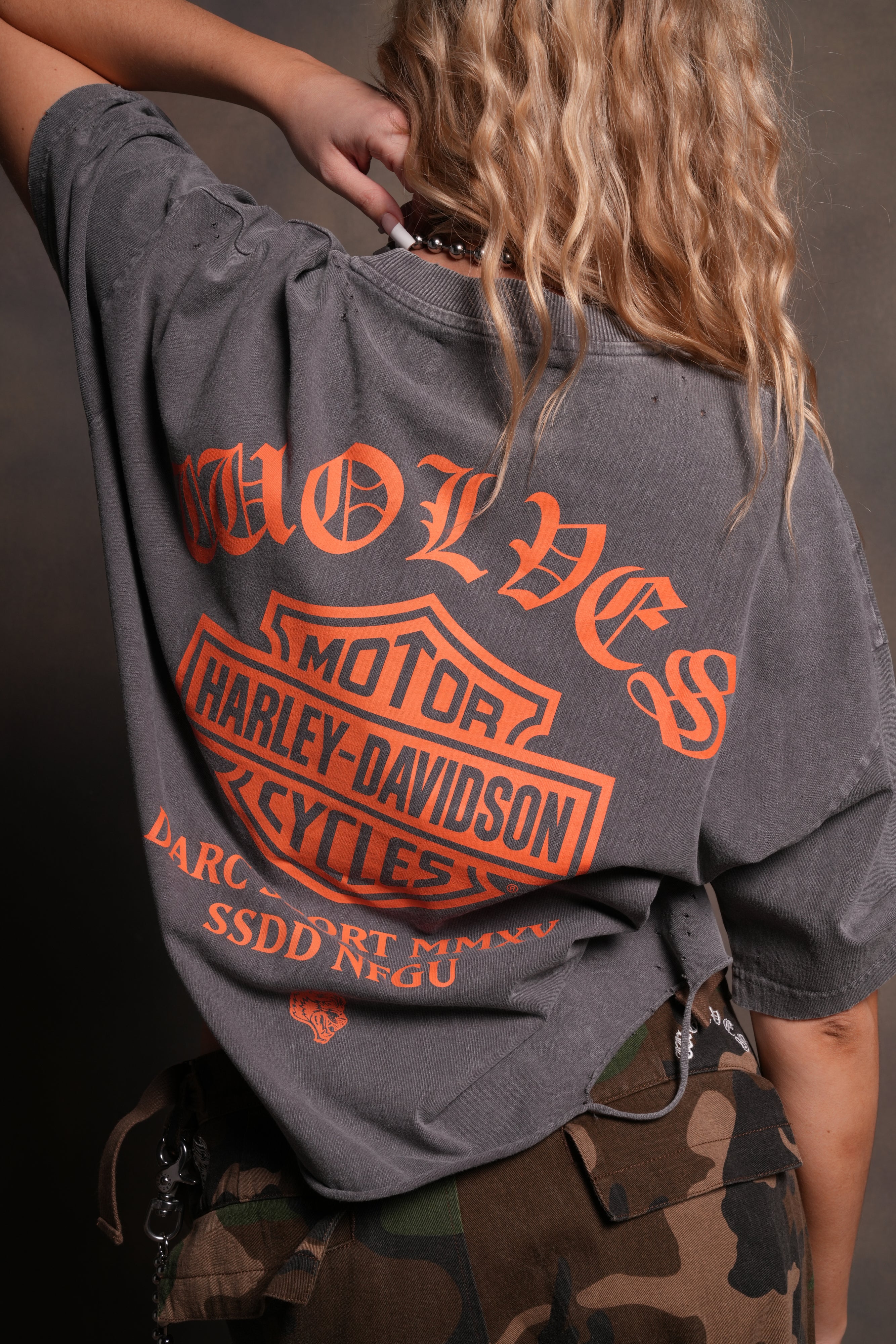 Harley-Davidson Wolves Distressed Grunge "Box Cut" Tee in Slate Gray - Image 12