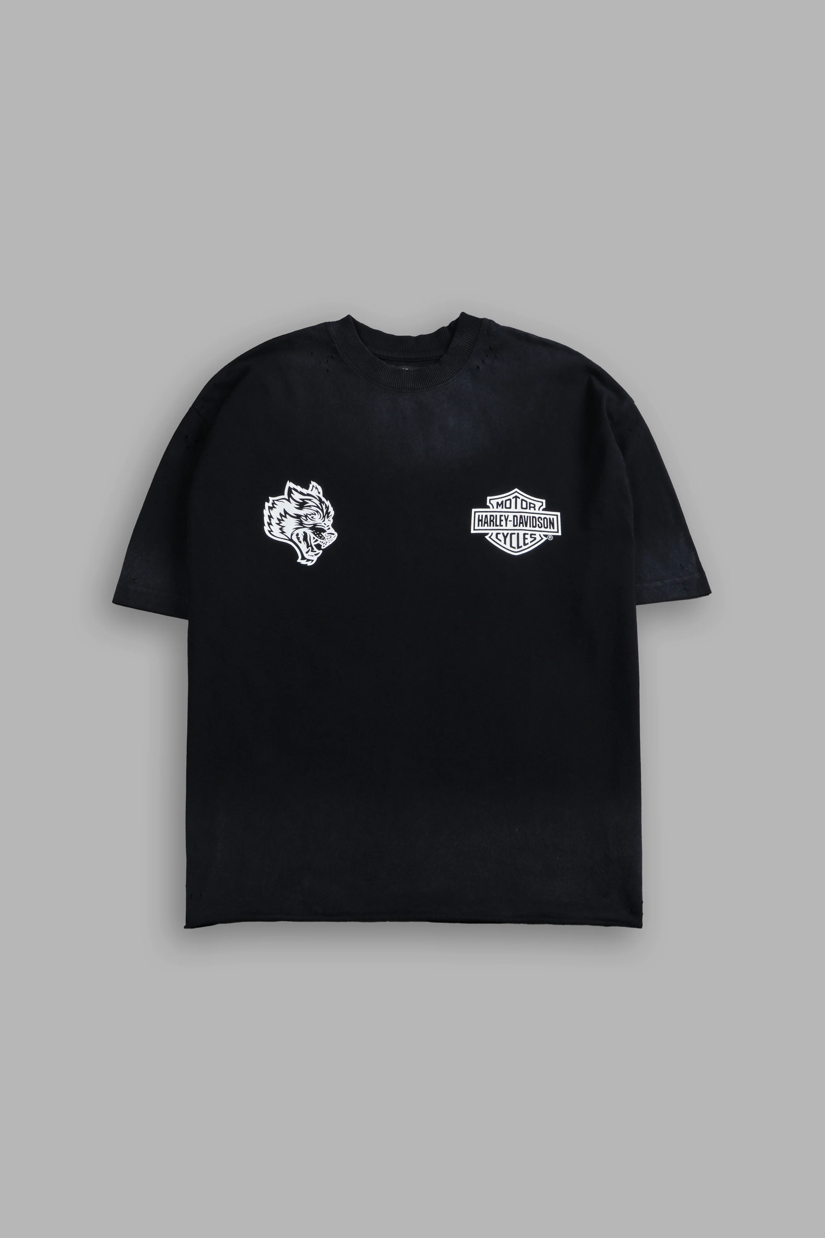 Harley-Davidson Wolves Distressed Grunge Mid-Length Raw Hem Tee in Black Drift Wash - Image 3