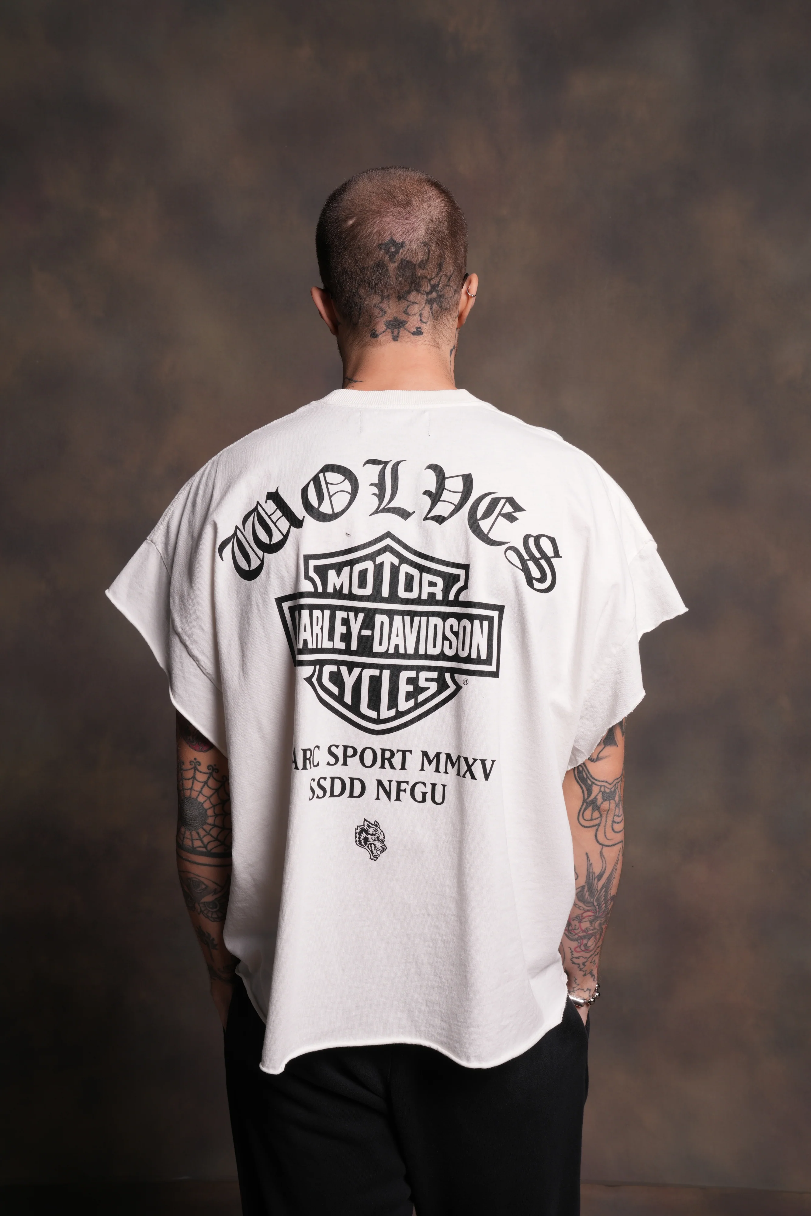 Harley-Davidson Wolves Grunge Cut-Off Tee in Cream - Image 4