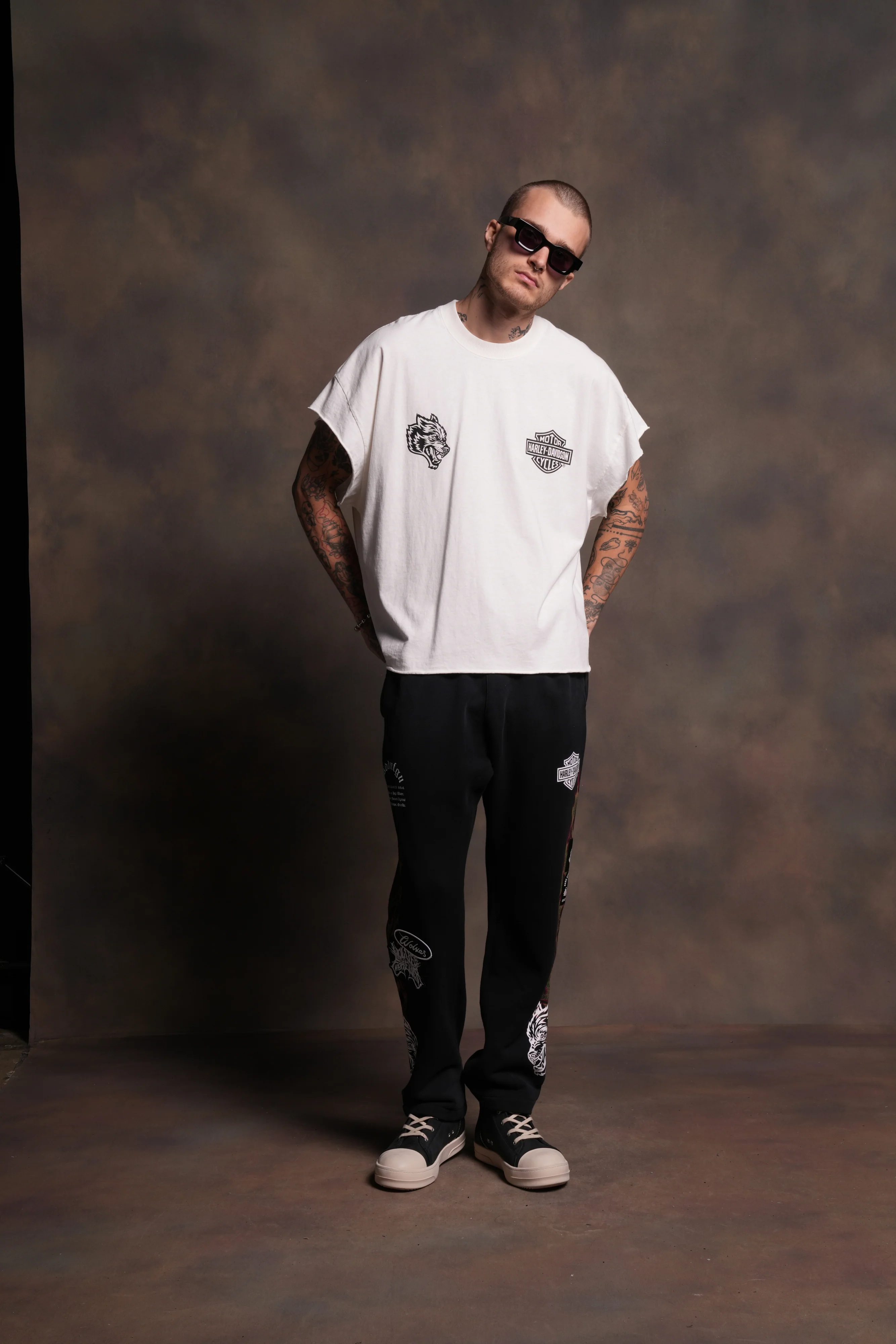 Harley-Davidson Wolves Grunge Cut-Off Tee in Cream - Image 5