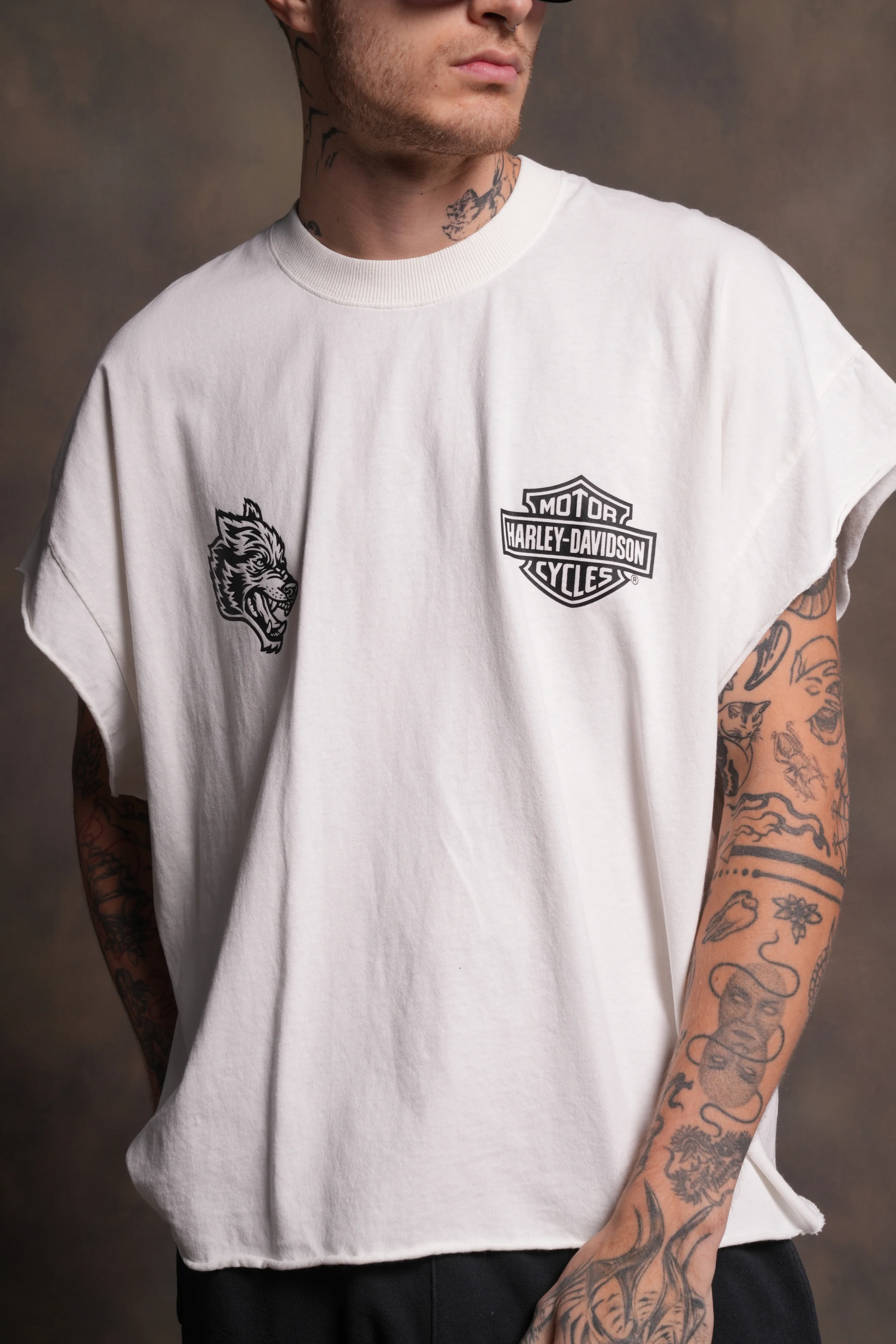 Harley-Davidson Wolves Grunge Cut-Off Tee in Cream - Image 7