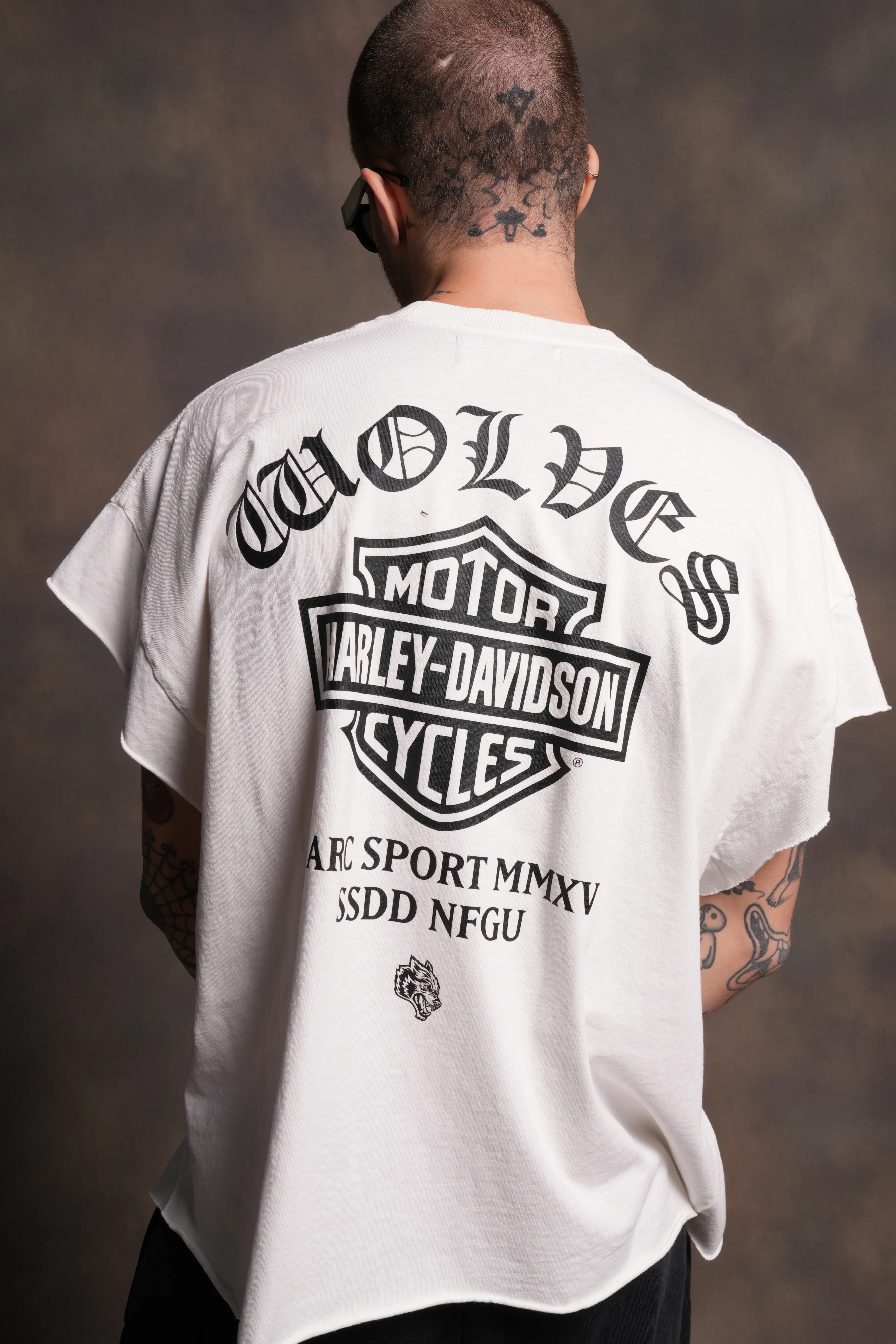 Harley-Davidson Wolves Grunge Cut-Off Tee in Cream - Image 8