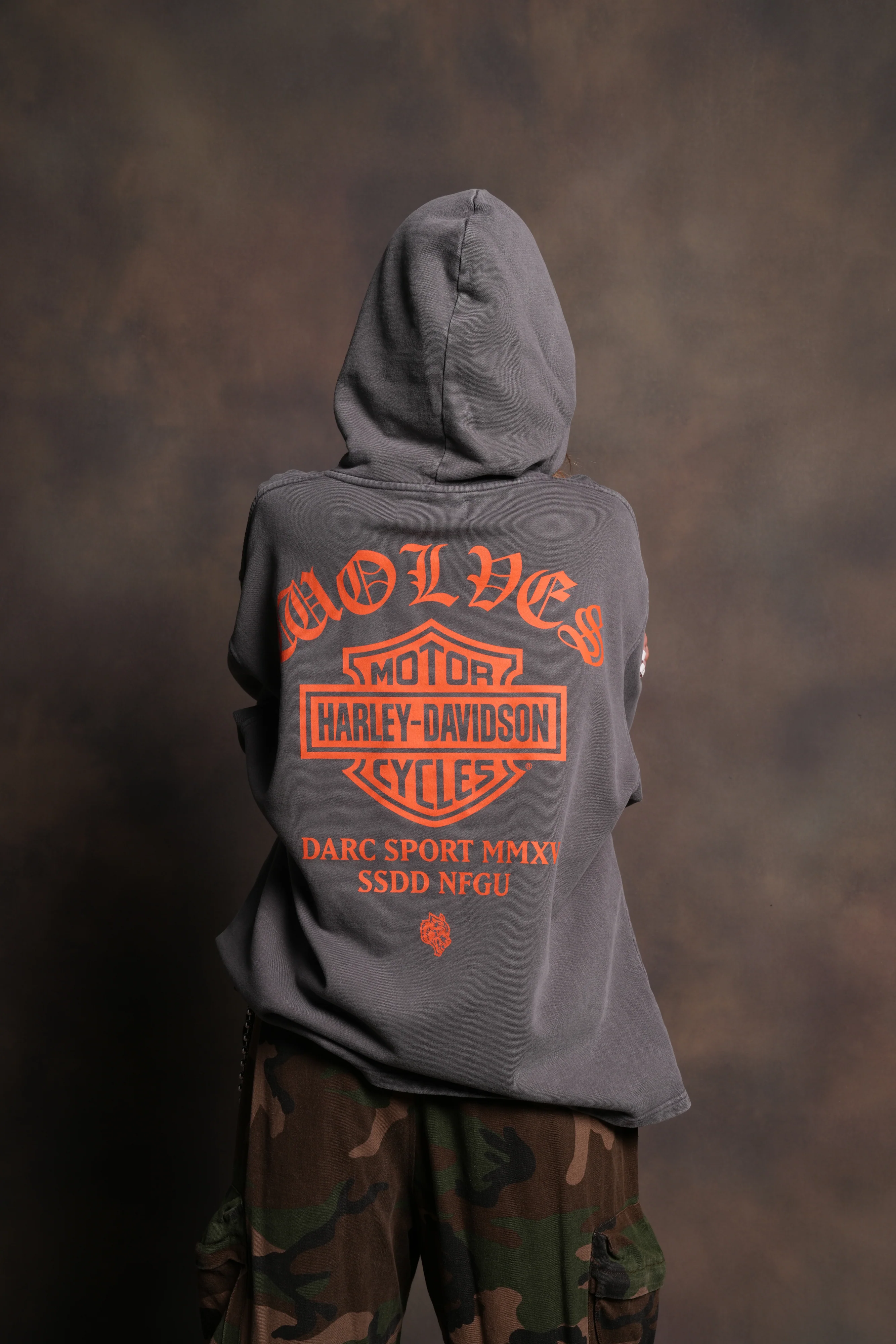 Harley-Davidson Wolves "Moaty" Hoodie in Slate Gray - Image 10