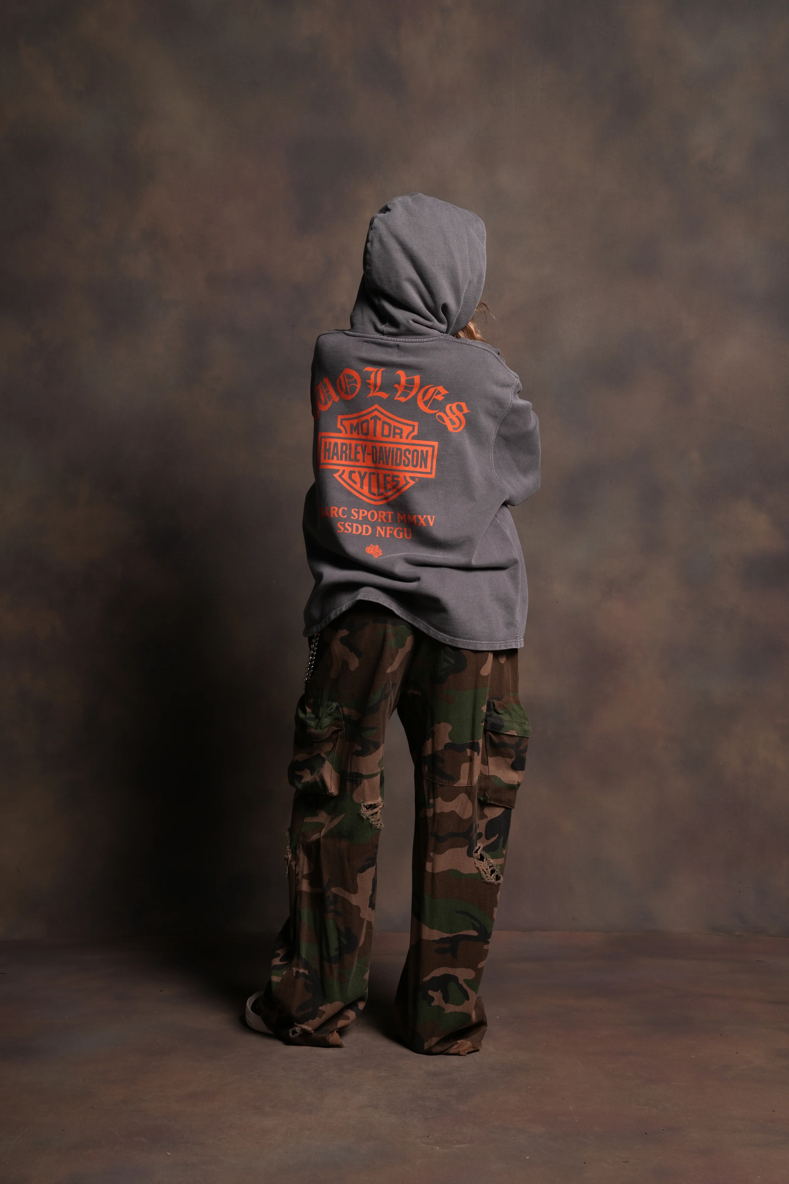 Harley-Davidson Wolves "Moaty" Hoodie in Slate Gray - Image 12