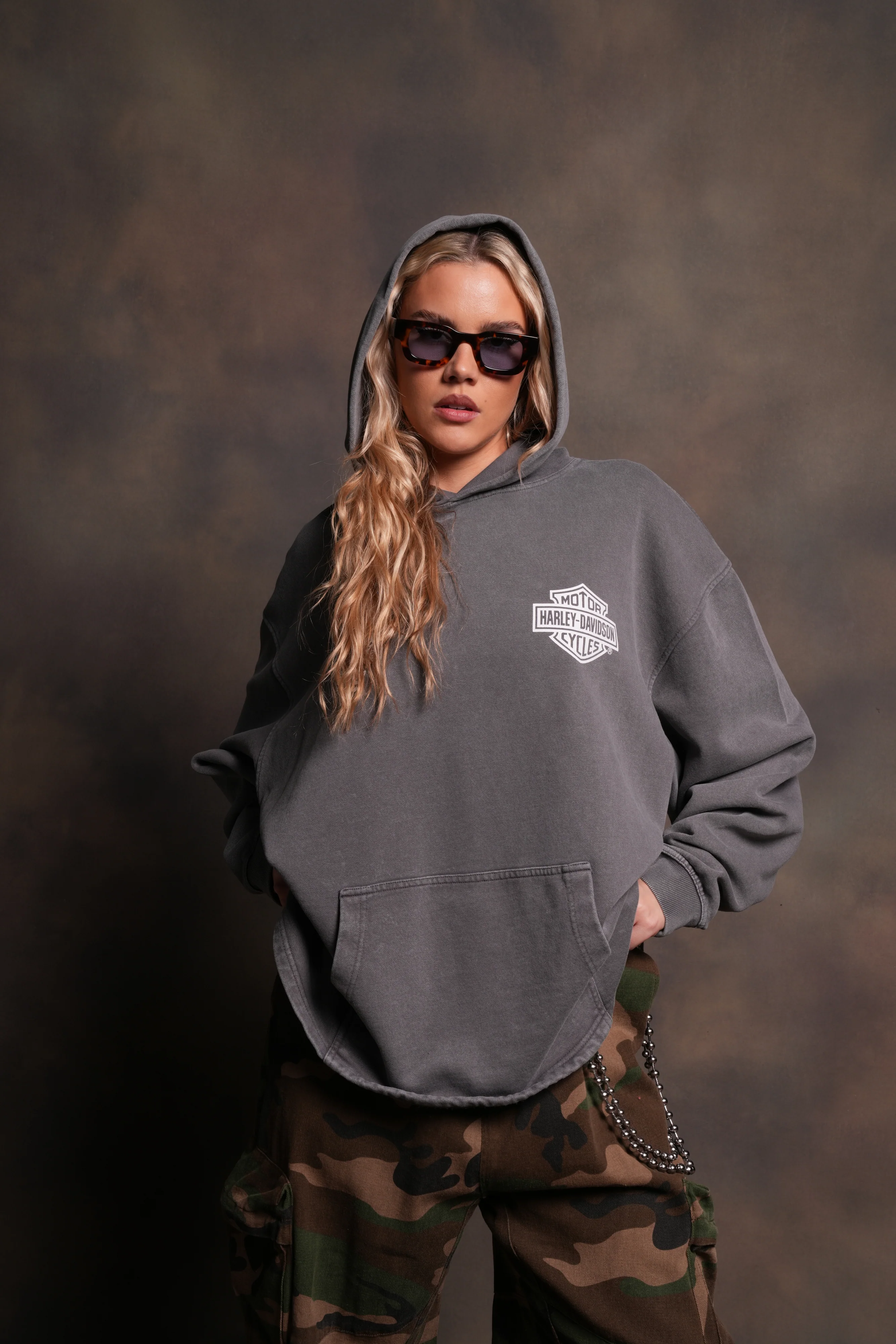 Harley-Davidson Wolves "Moaty" Hoodie in Slate Gray - Image 9