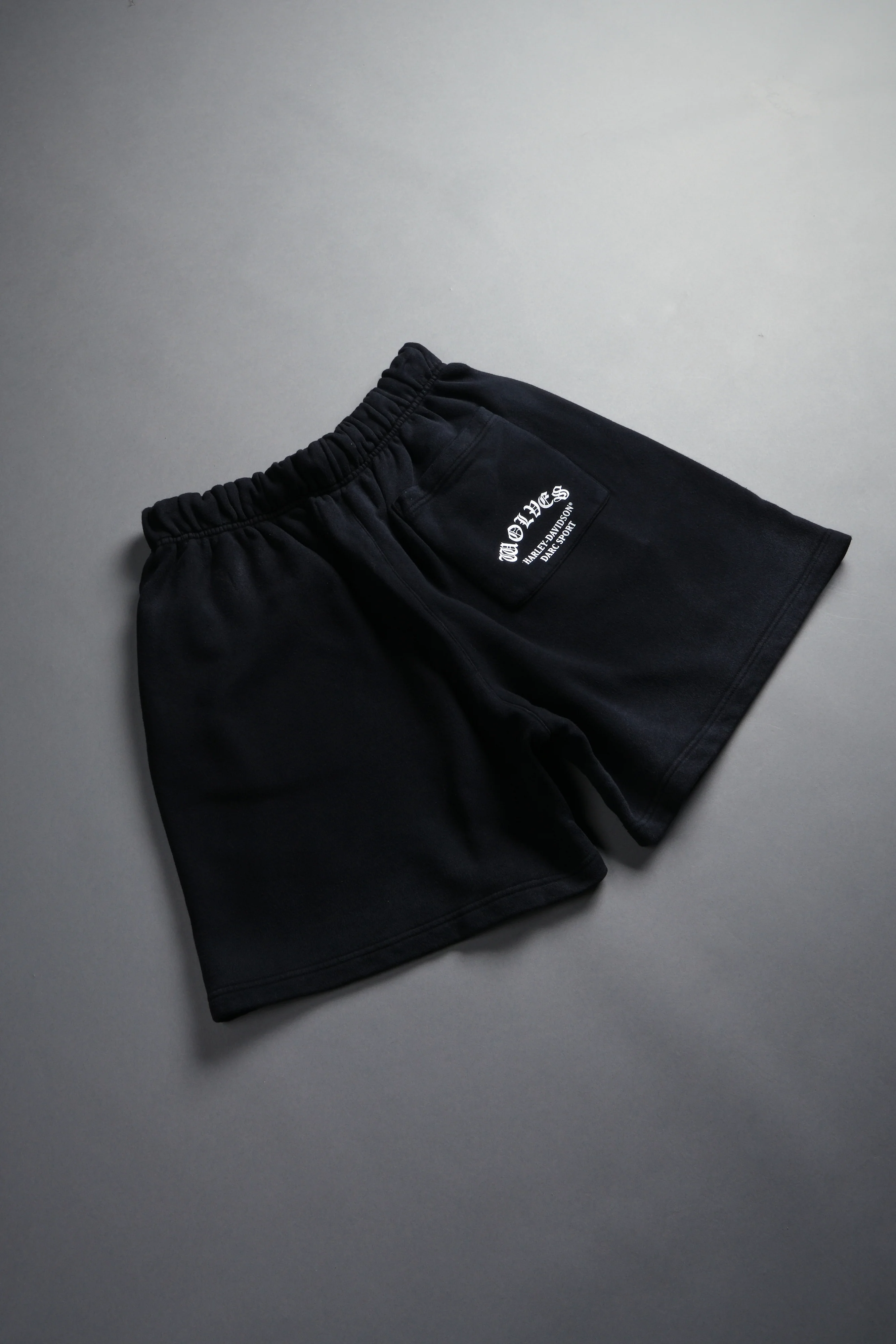 Harley-Davidson Wolves Oversized Post Lounge Sweat Shorts V2 in Black Drift Wash - Image 12