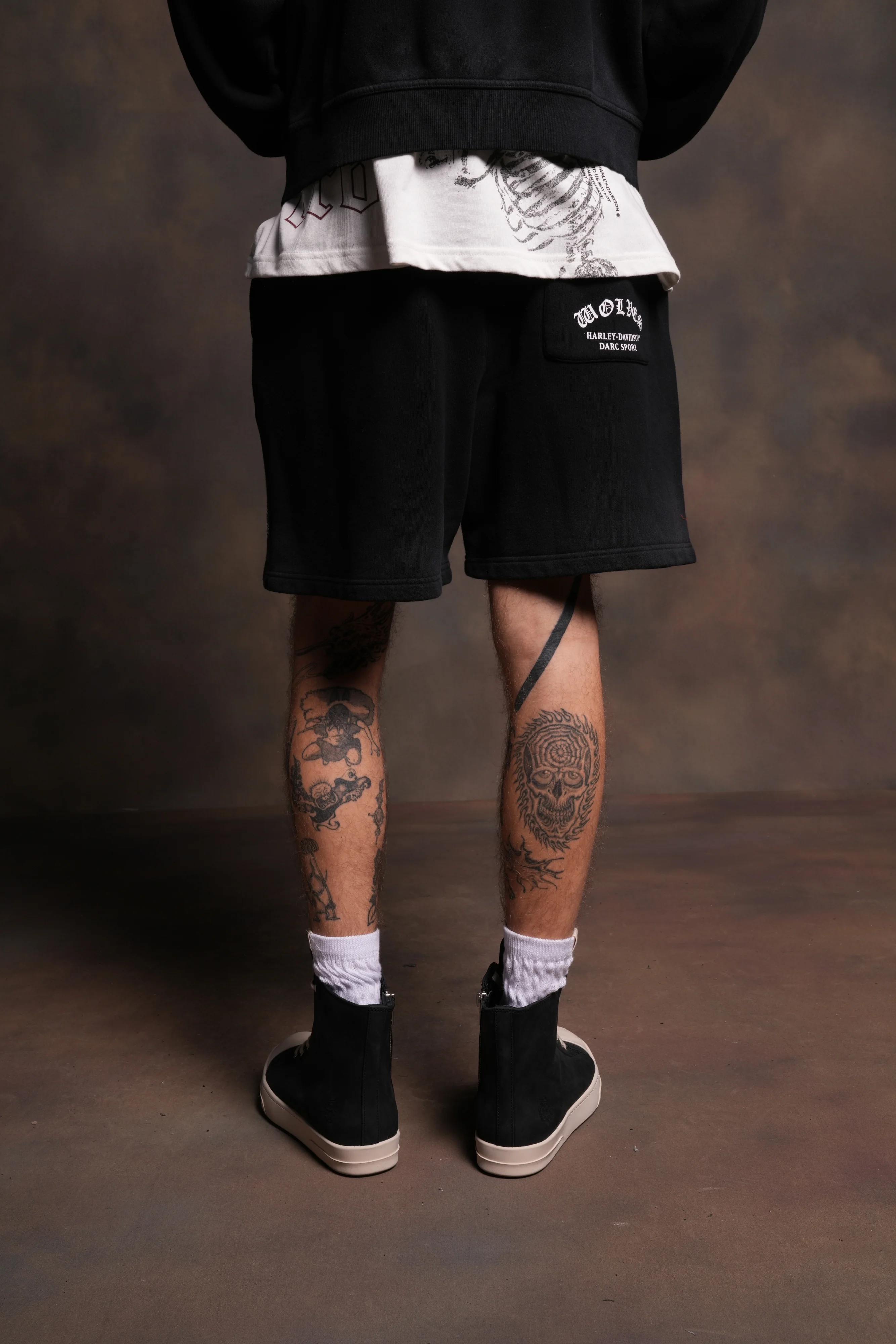 Harley-Davidson Wolves Oversized Post Lounge Sweat Shorts V2 in Black Drift Wash - Image 5