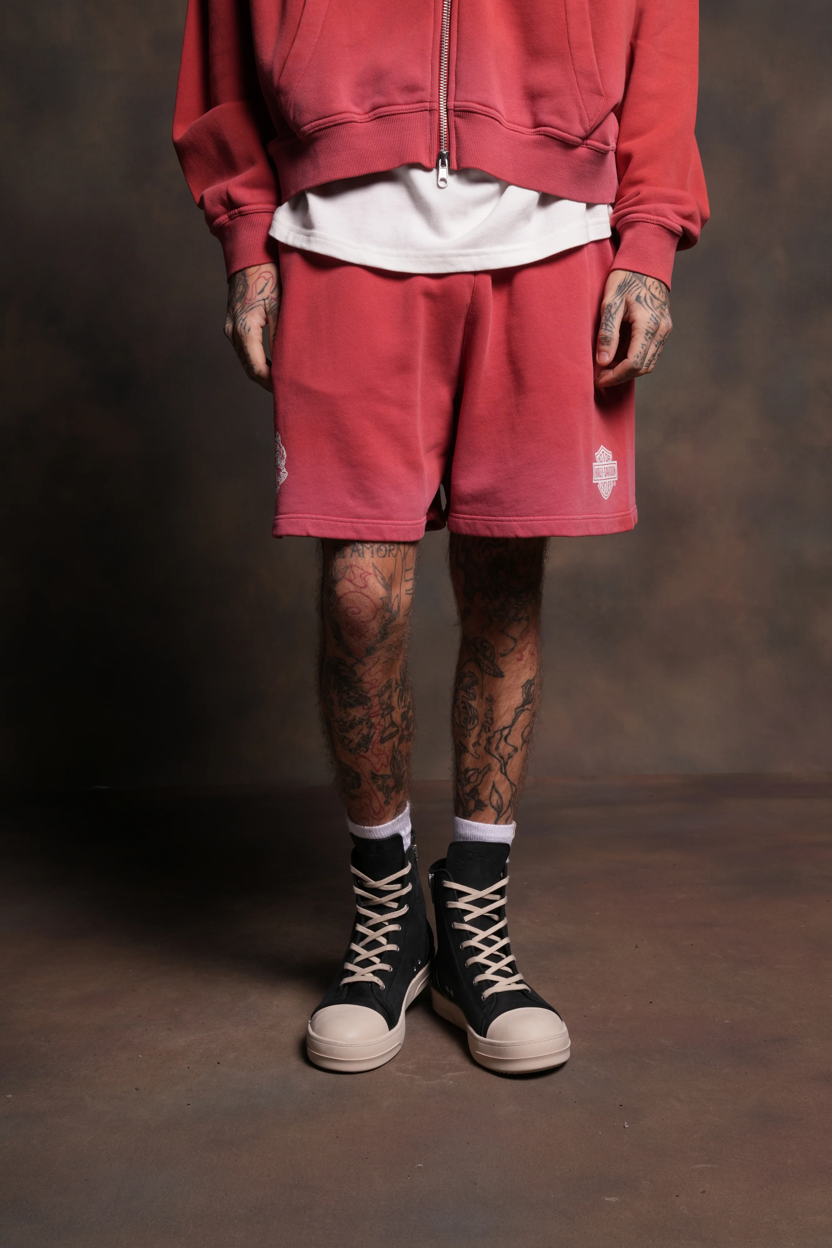 Harley-Davidson Wolves Oversized Post Lounge Sweat Shorts V2 in Roman Red Drift Wash - Image 2